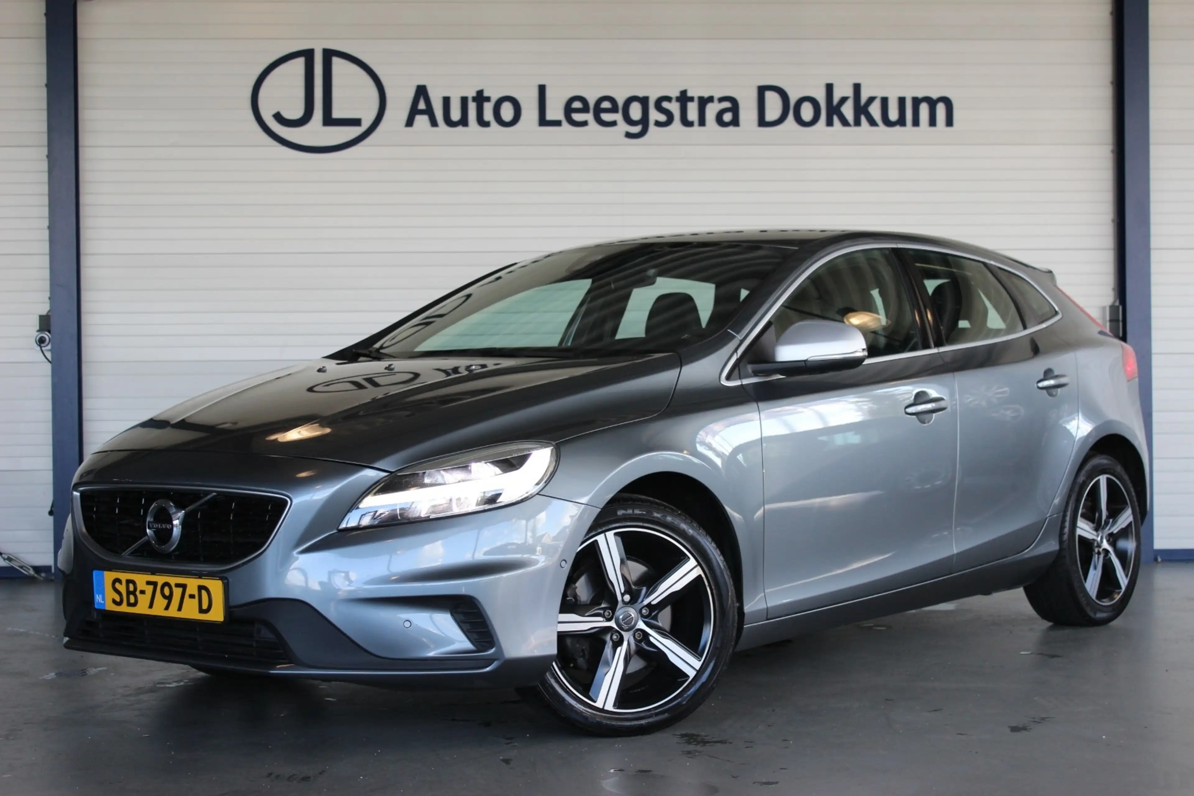 Volvo V40 2.0 T4 Business Sport Trekhaak | Bluetooth | LED |