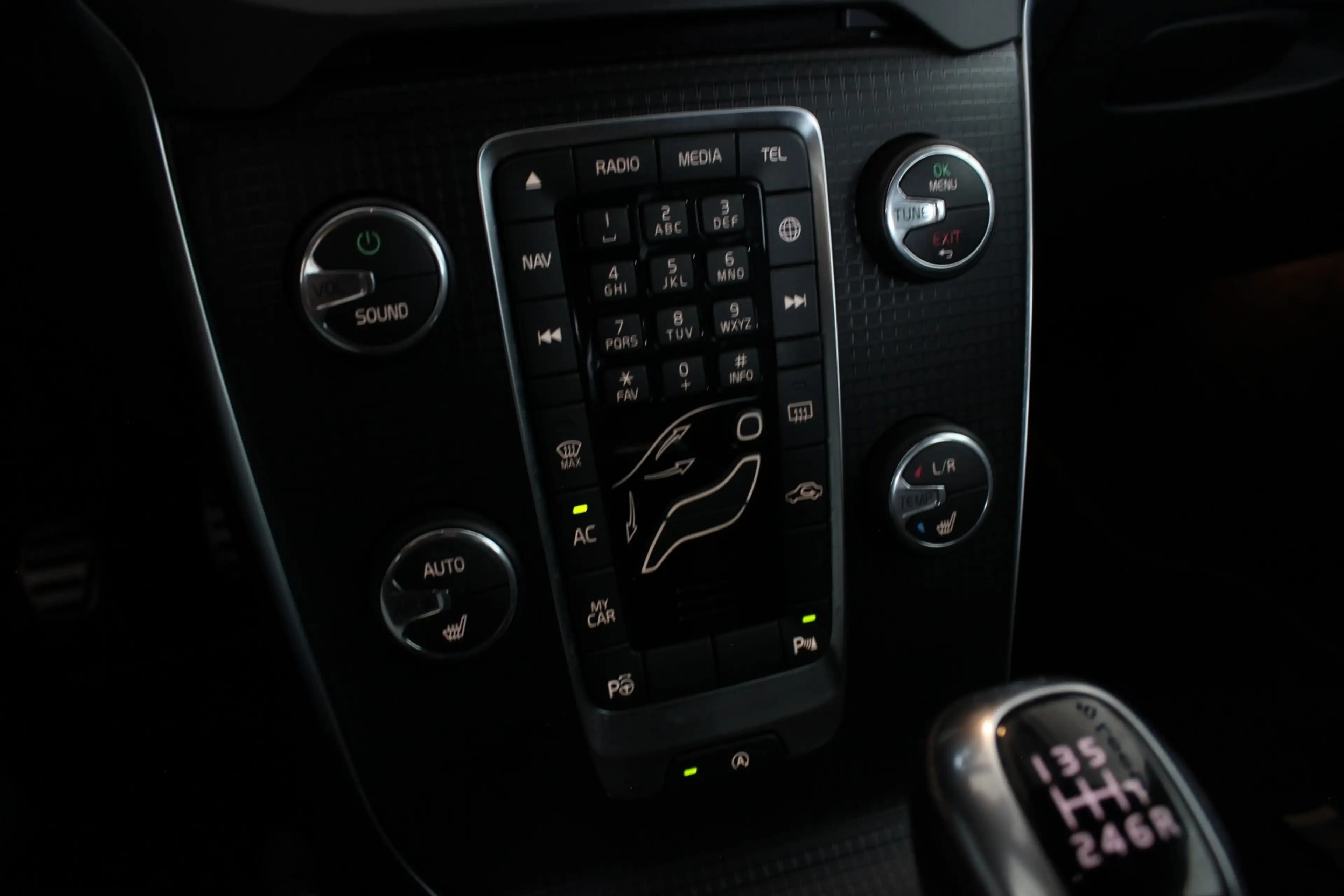 Volvo V40 2.0 T4 Business Sport Trekhaak | Bluetooth | LED | — photo 17
