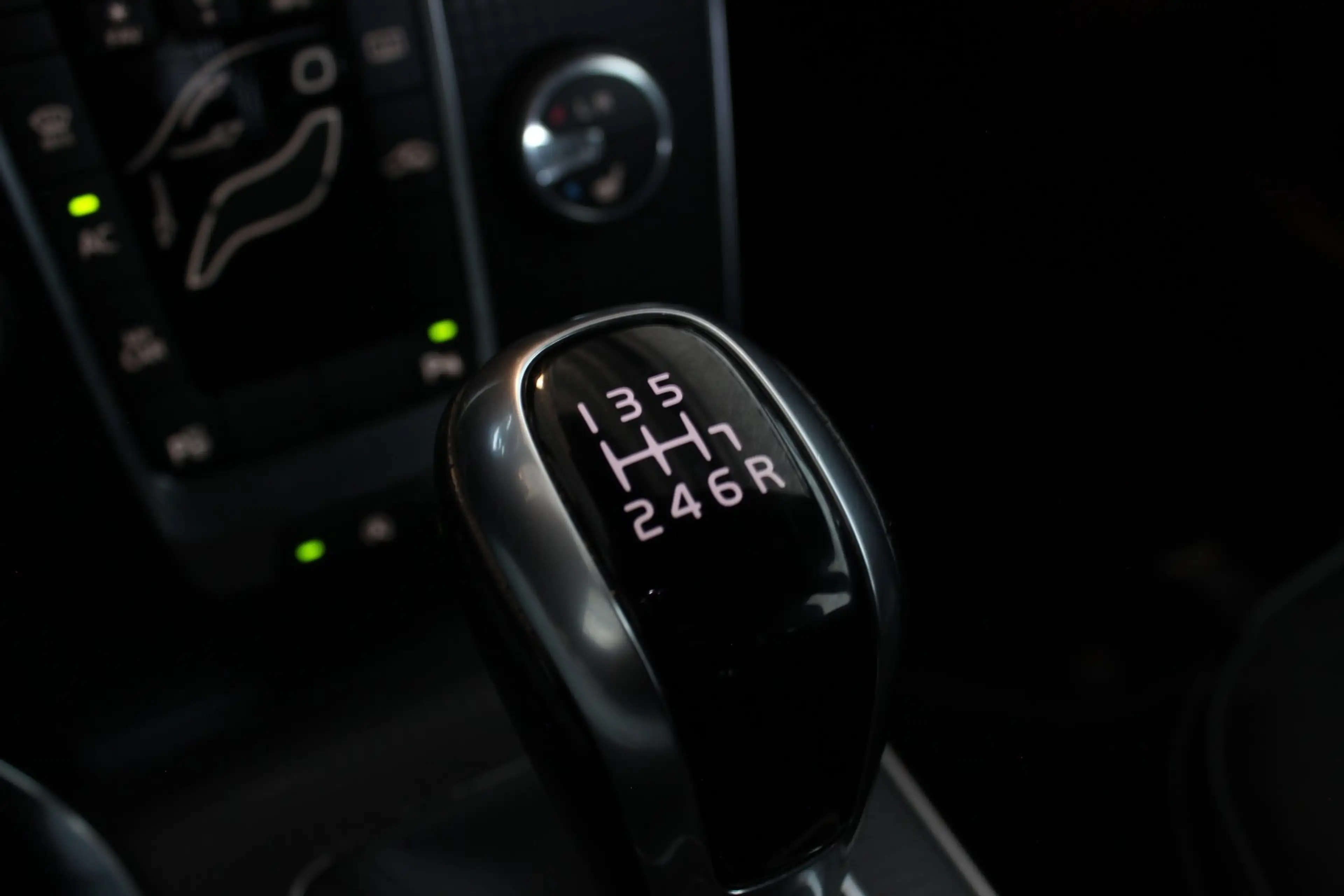 Volvo V40 2.0 T4 Business Sport Trekhaak | Bluetooth | LED | — photo 18