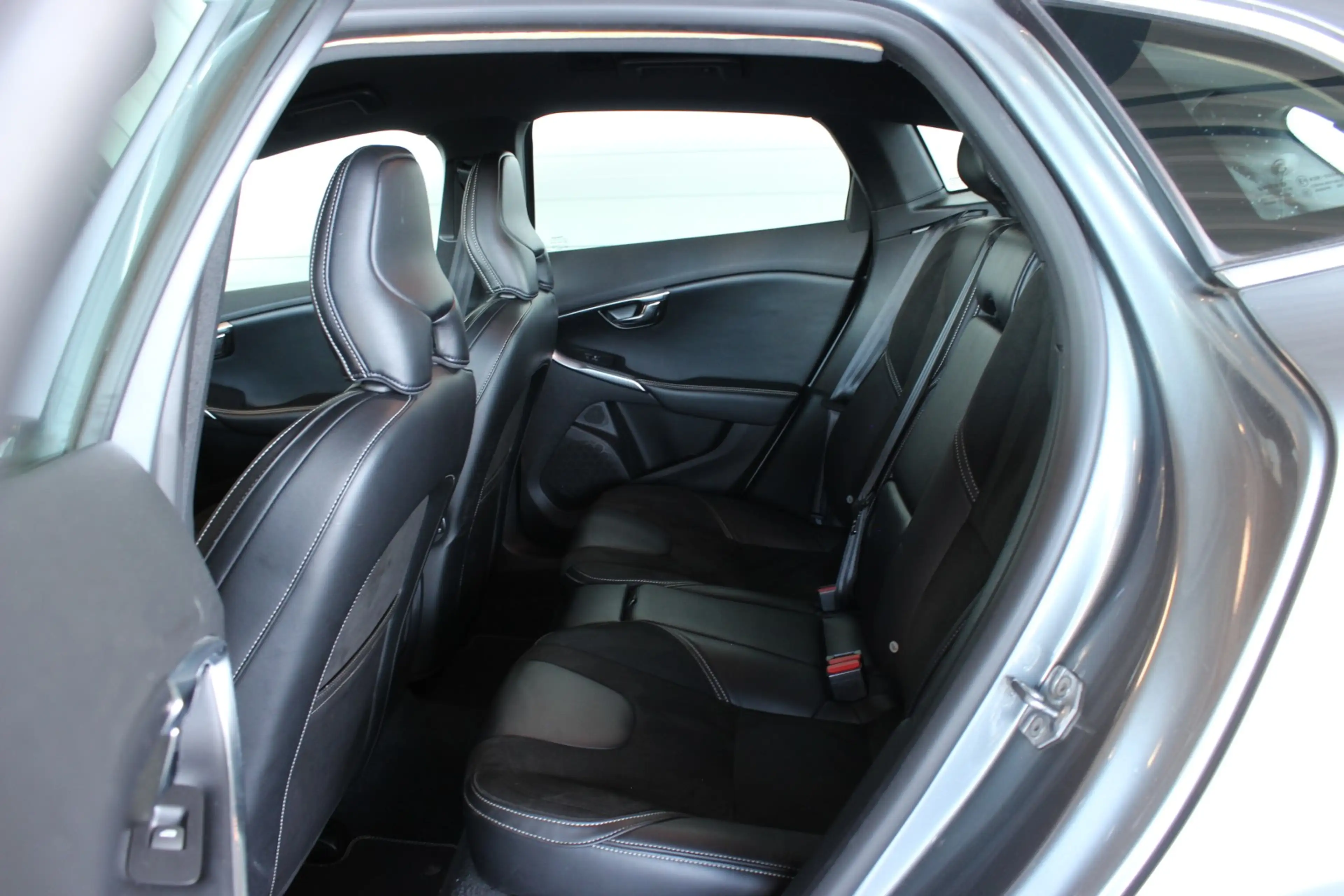 Volvo V40 2.0 T4 Business Sport Trekhaak | Bluetooth | LED | — photo 5