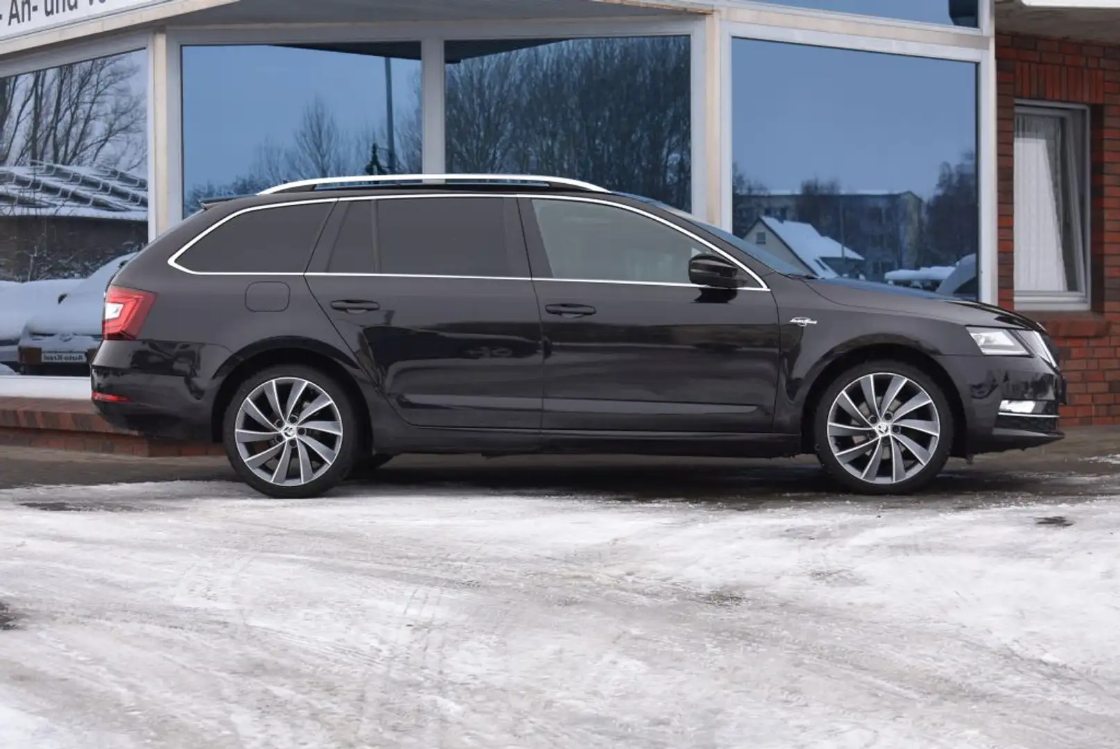 Skoda Octavia Combi 2.0 TDI DSG L&K Schwarz - 2