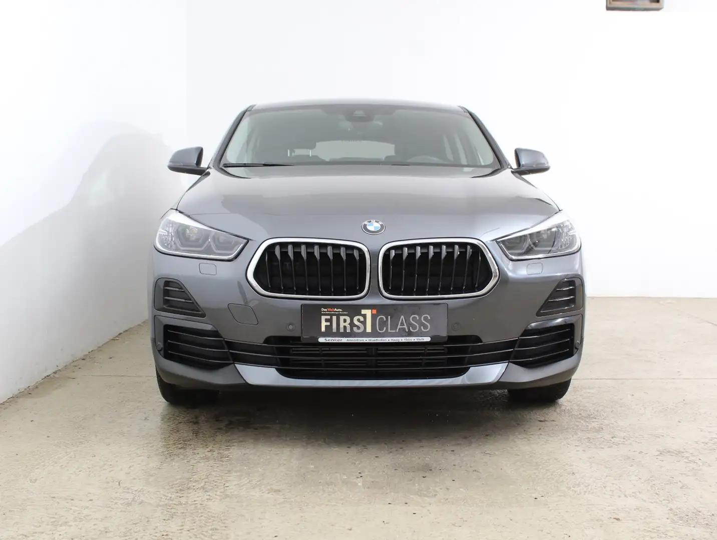 BMW X2 xDrive 18d Advantage Grau - 2