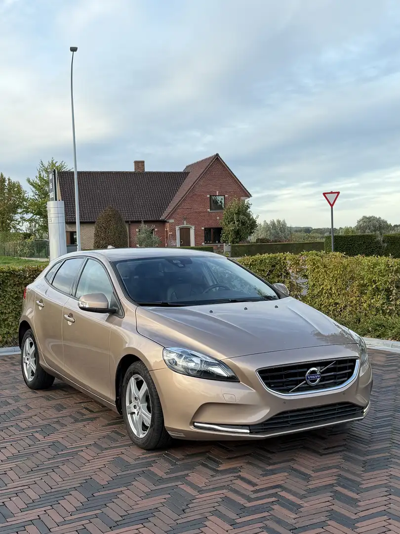 Volvo V40 2.0 D2 Euro6b + Keuring - 1
