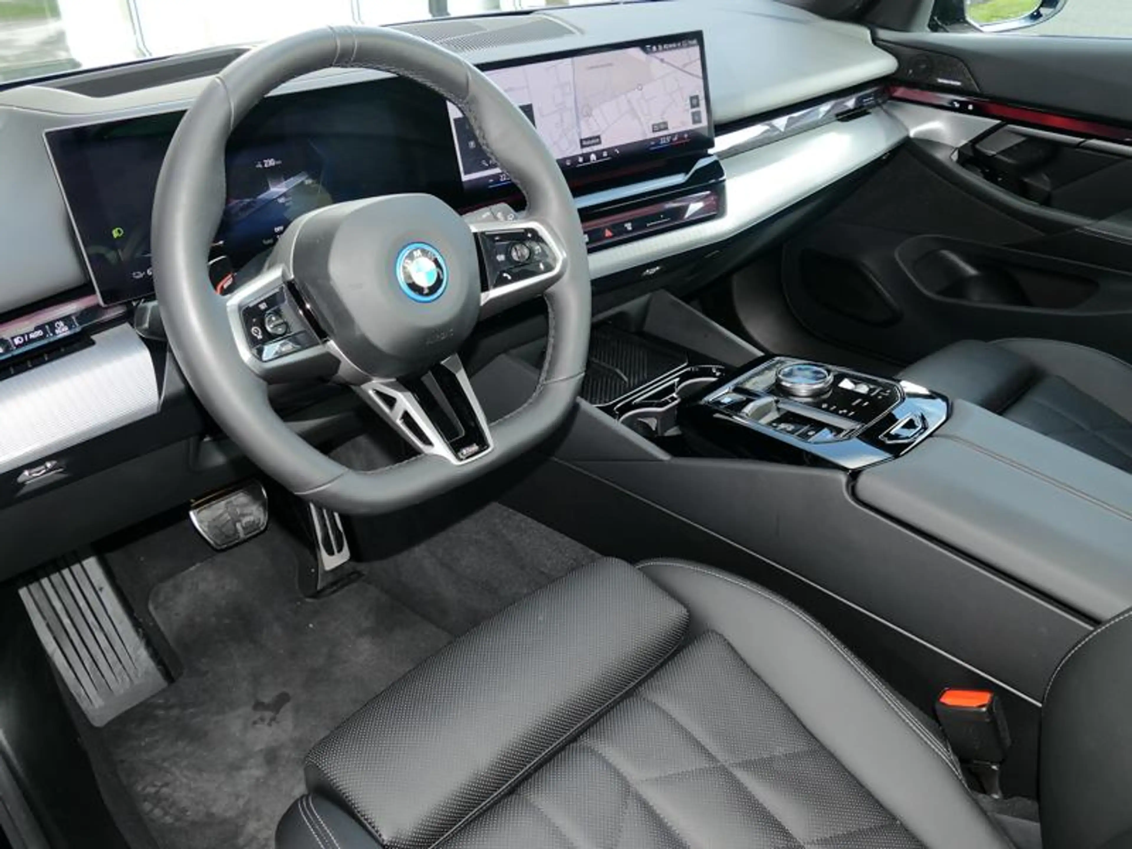 BMW i5 eDrive40 Touring M Sport PRO | PANO | — photo 6
