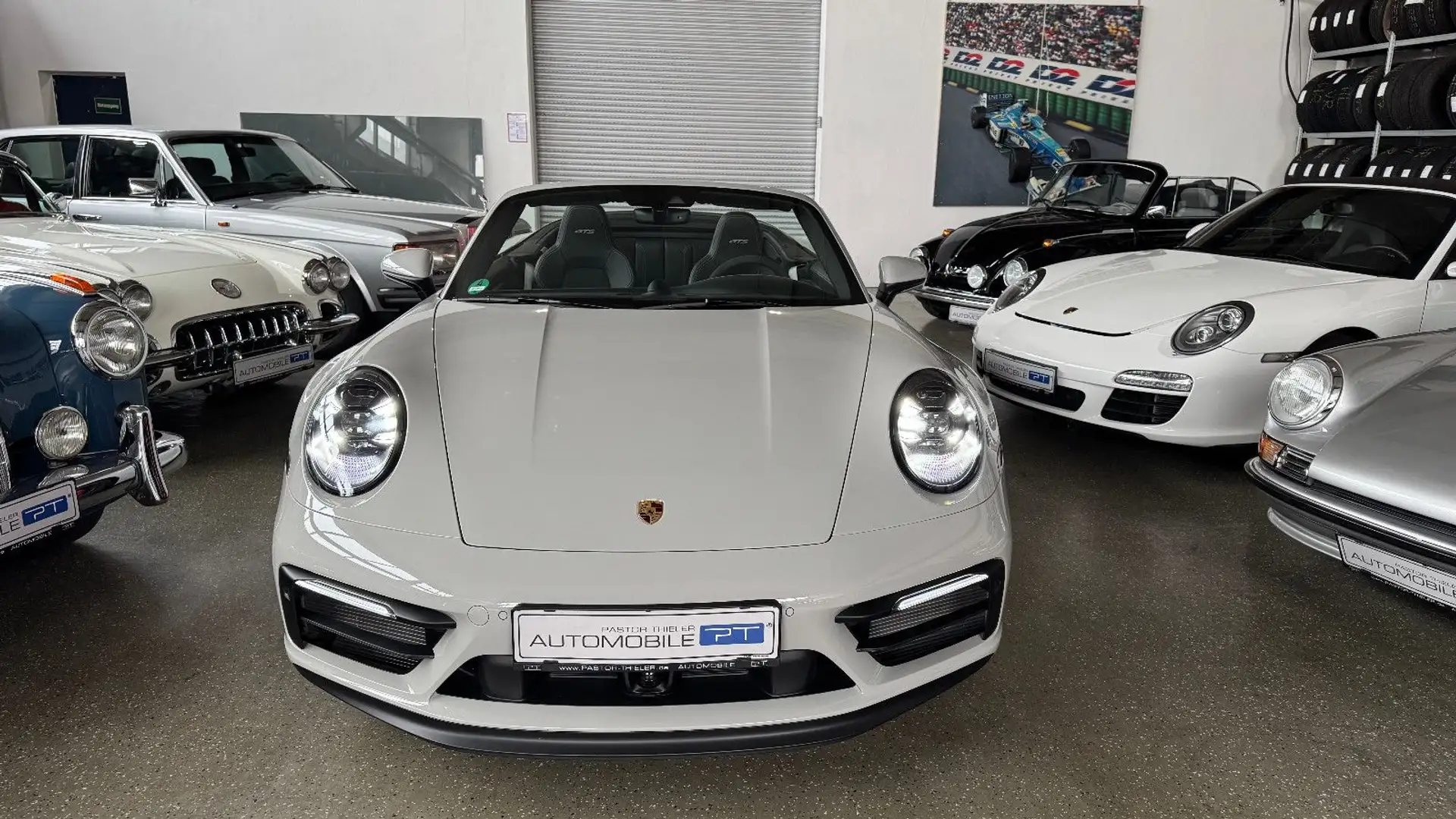 Porsche 992 911 Carrera 4 GTS Cabrio nahezu Vollausstattung Grau - 2