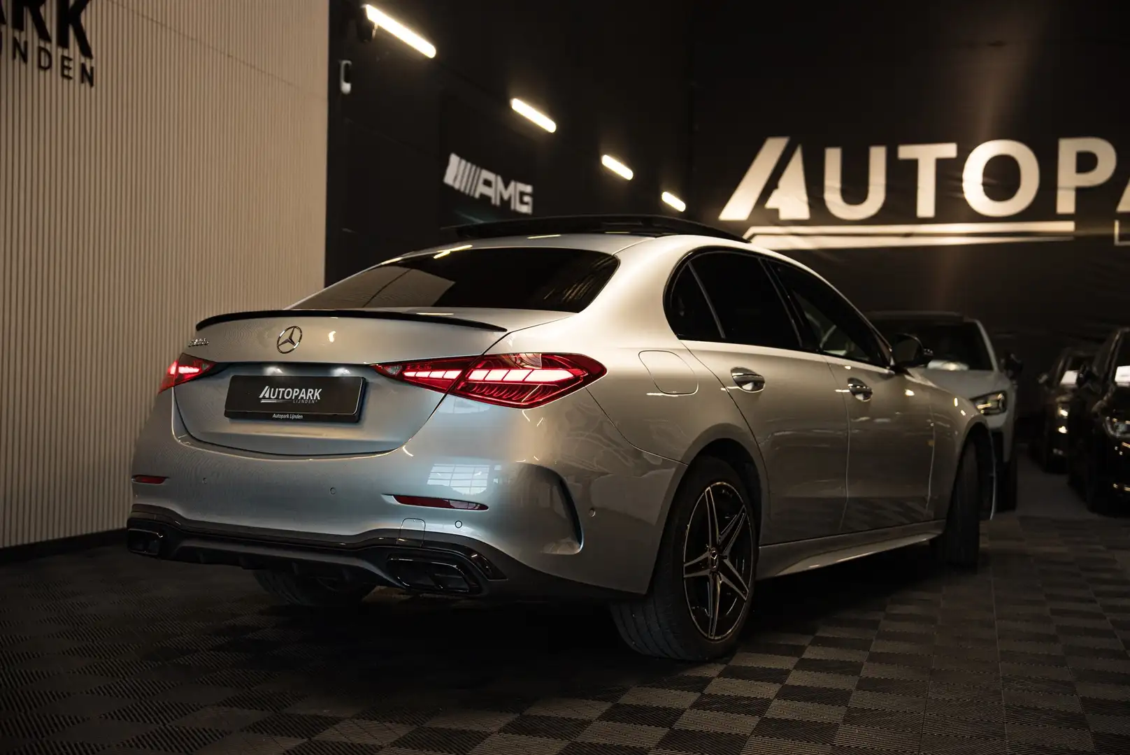 Mercedes-Benz C 300 e Luxury Line Limited AMG/PANO/BURMESTER/MEMORY/SF Gris - 2