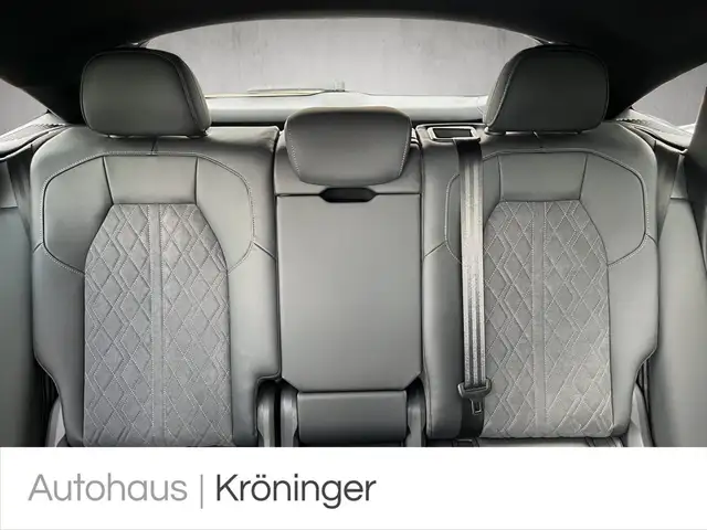 Audi Q5 view 10