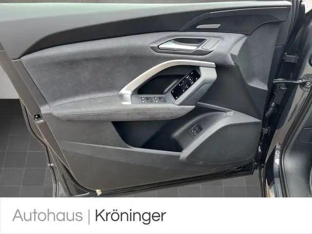Audi Q5 view 8