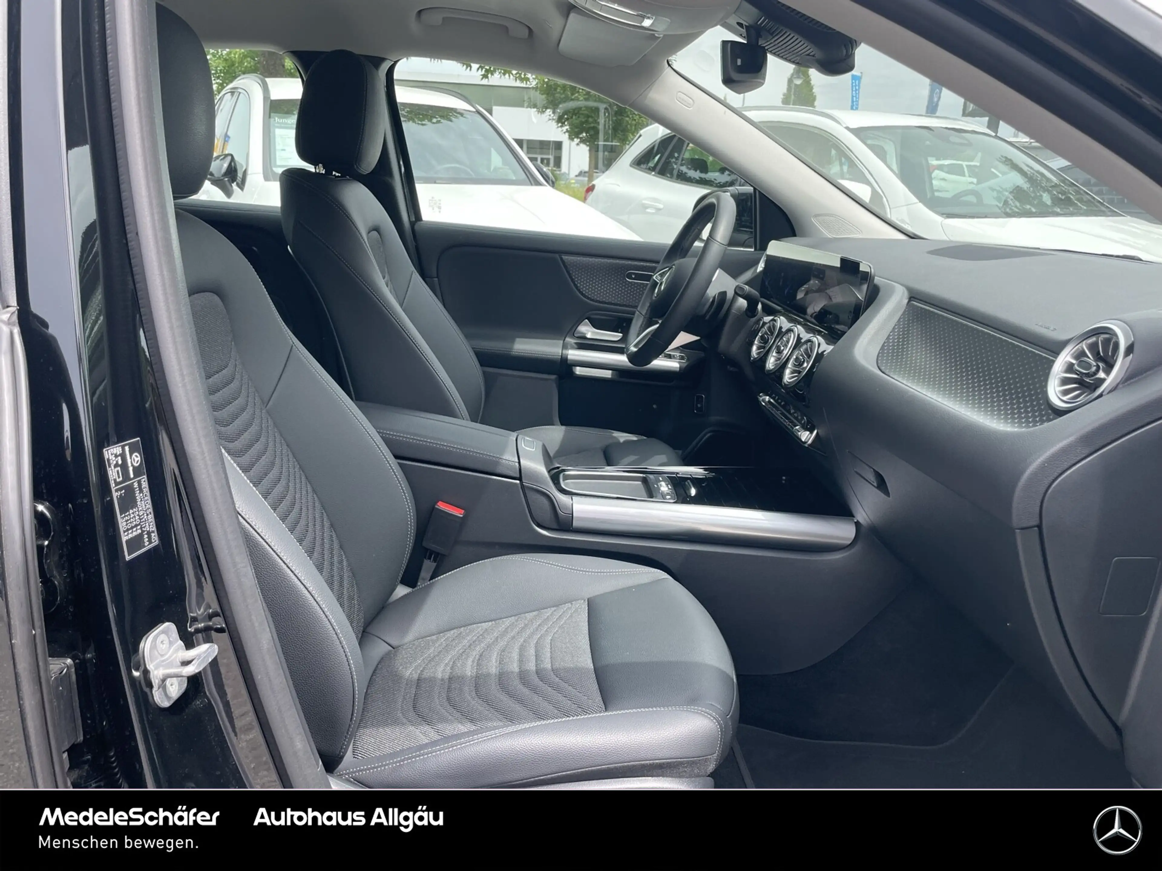 Mercedes-Benz EQA 300 EQA 300 4M Progressive Fahr-Assi 360° Ambiente — photo 10