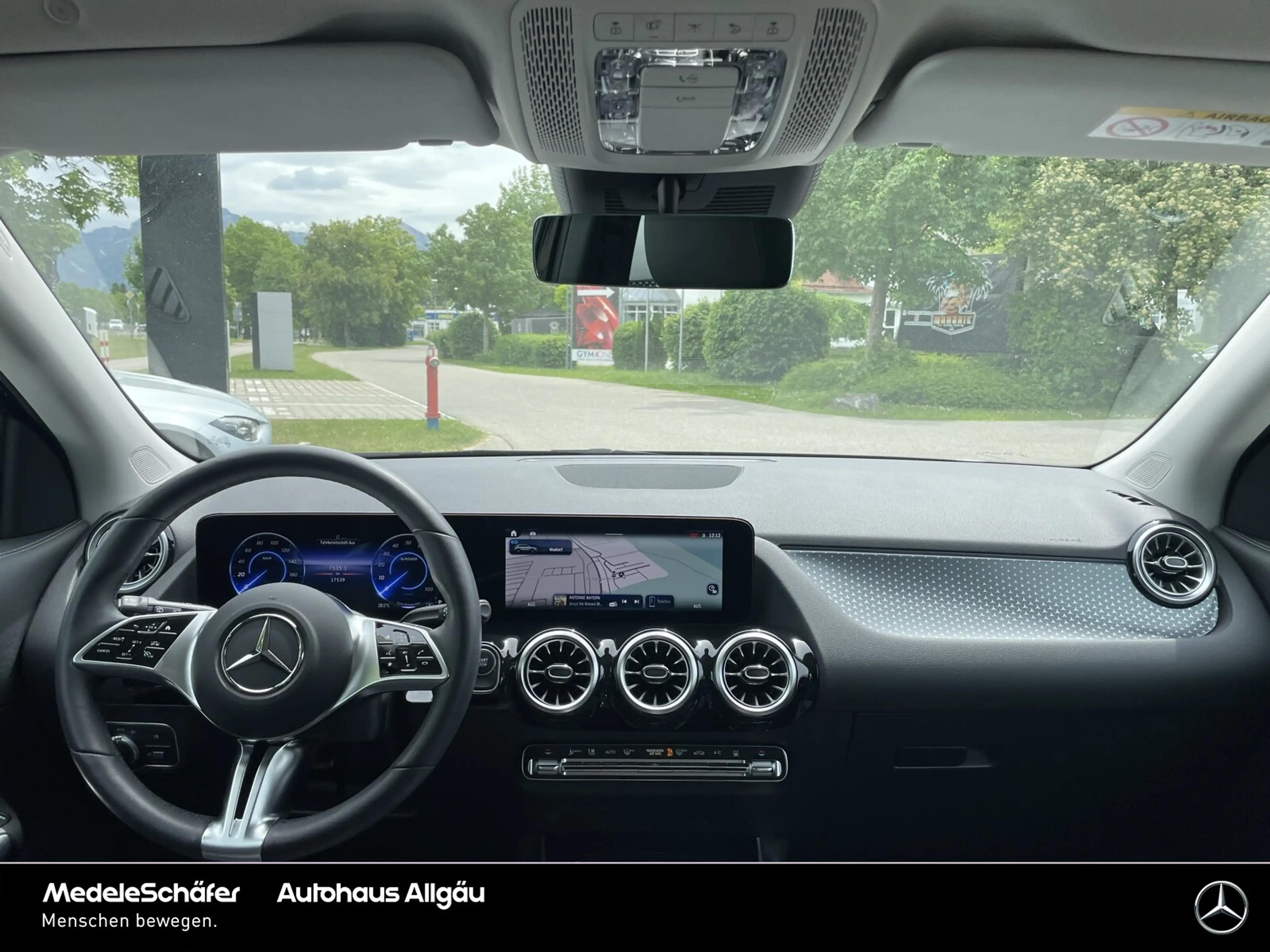 Mercedes-Benz EQA 300 EQA 300 4M Progressive Fahr-Assi 360° Ambiente — photo 12