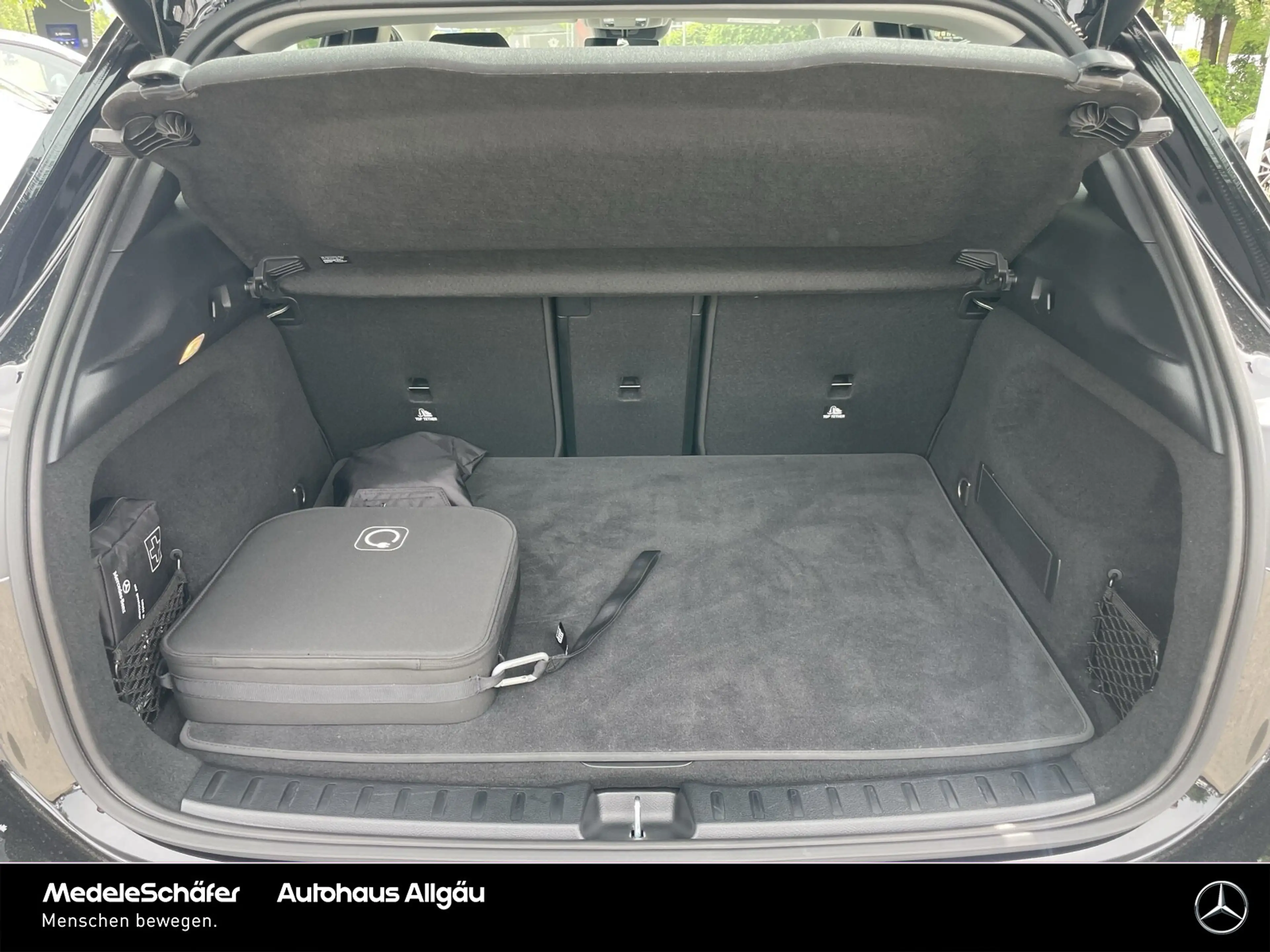 Mercedes-Benz EQA 300 EQA 300 4M Progressive Fahr-Assi 360° Ambiente — photo 9