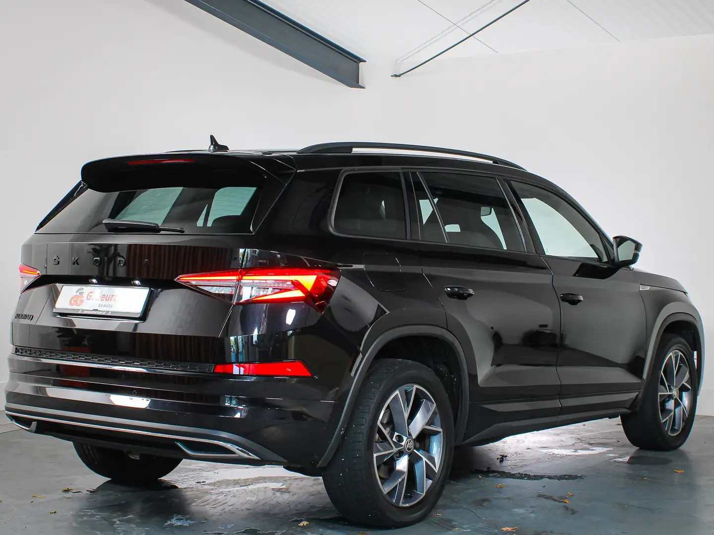 Skoda Kodiaq 1.5 TSI Sportline Business 7-Persoons, Sportstoele Zwart - 2