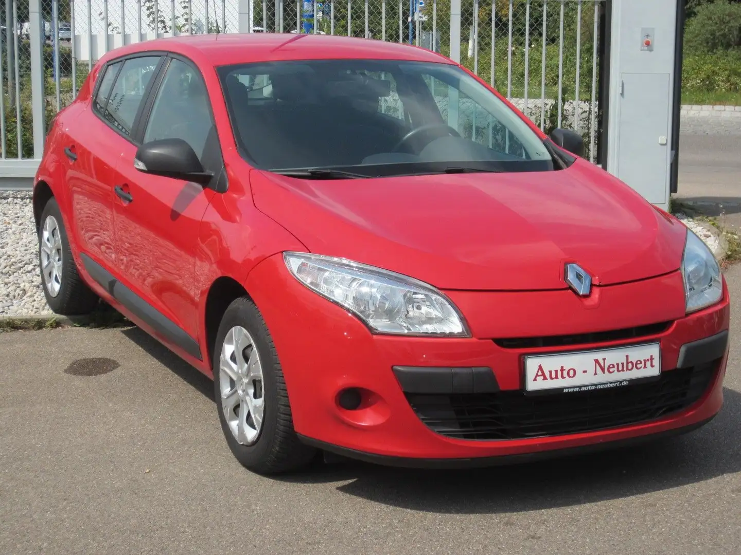 Renault Megane III 1,6 Authentique Piros - 1