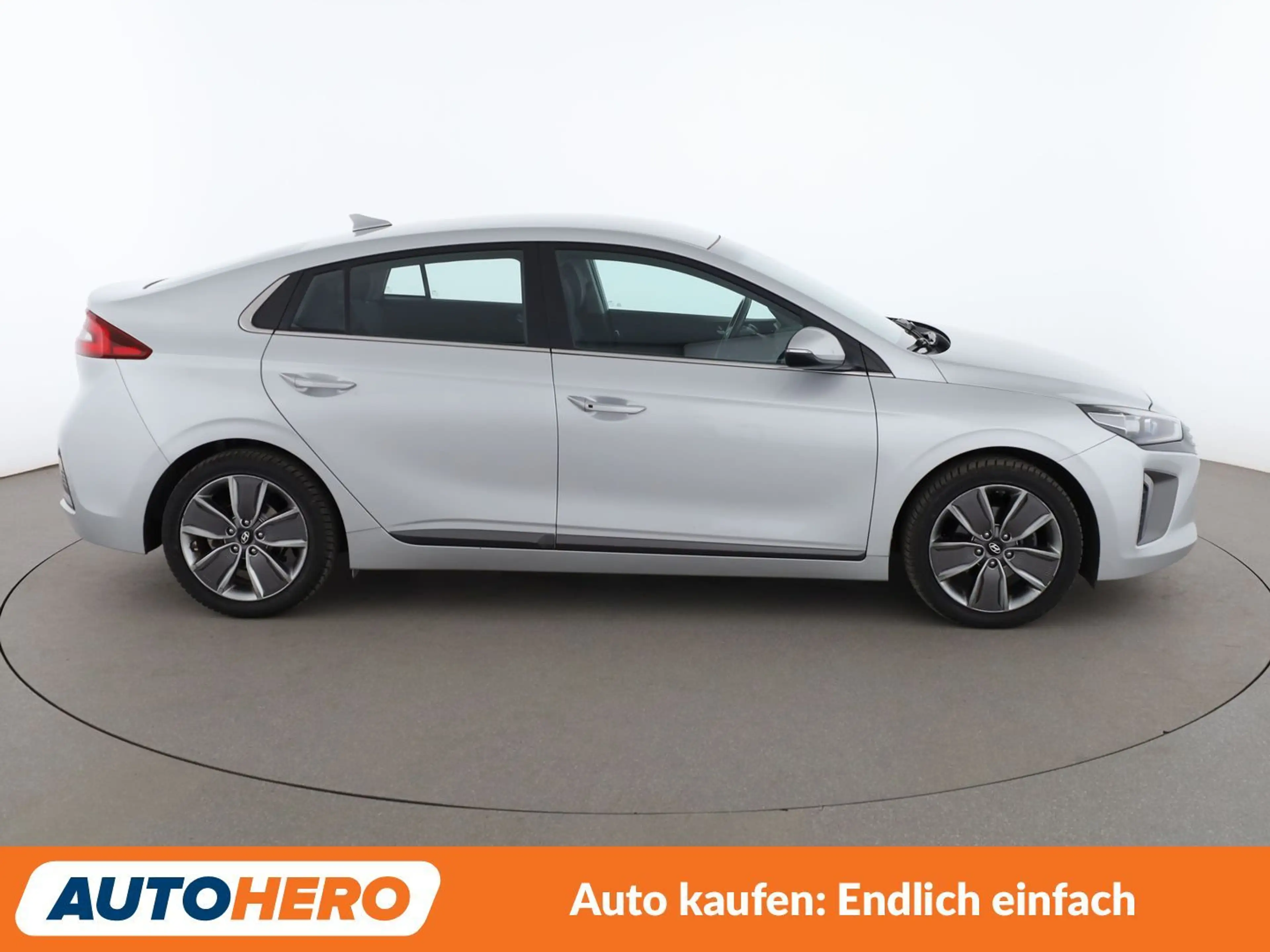 Hyundai IONIQ 1.6 Hybrid Style Aut.*NAVI*ACC*XENON*PDC* — photo 7