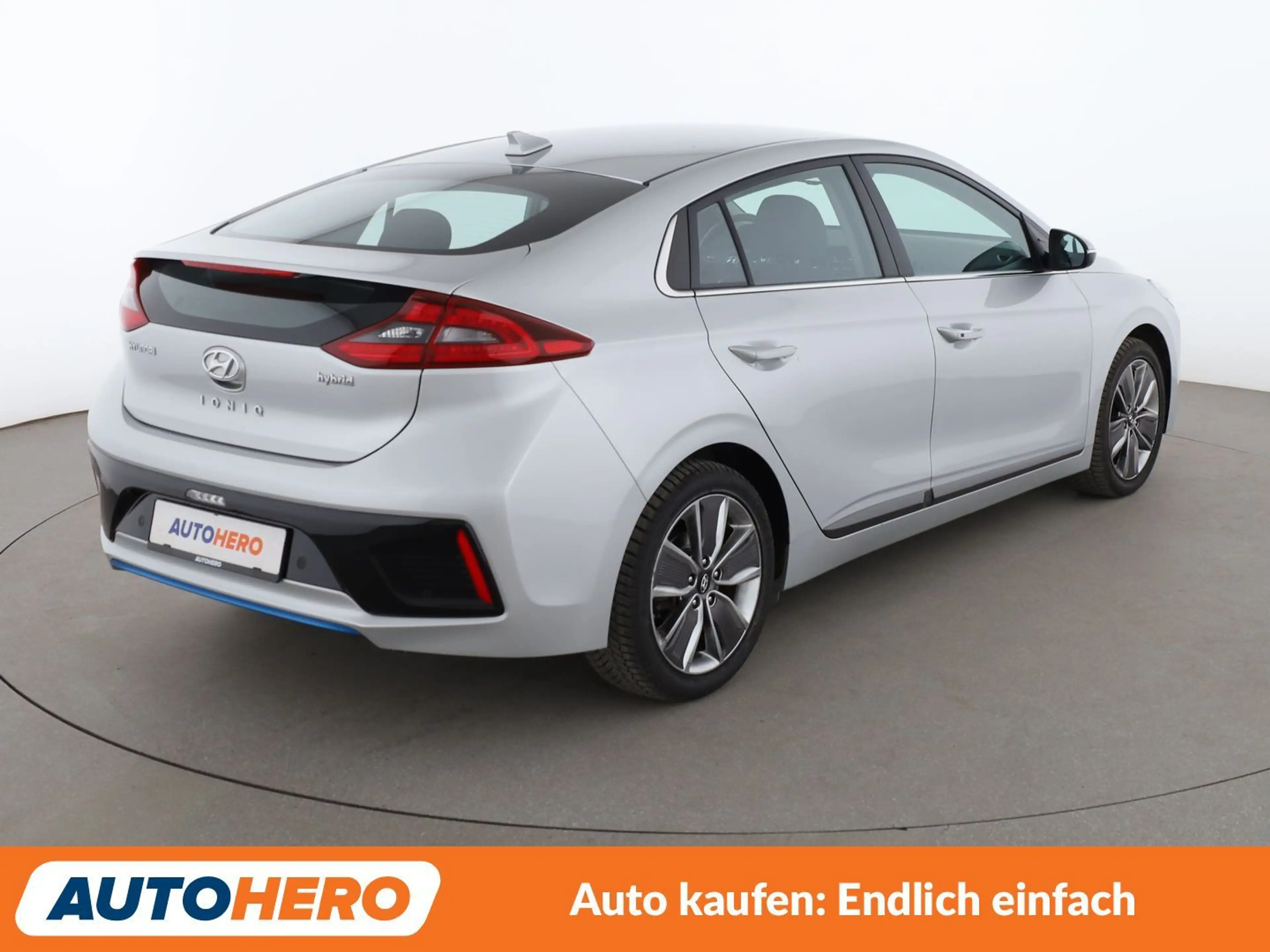 Hyundai IONIQ 1.6 Hybrid Style Aut.*NAVI*ACC*XENON*PDC* — photo 6