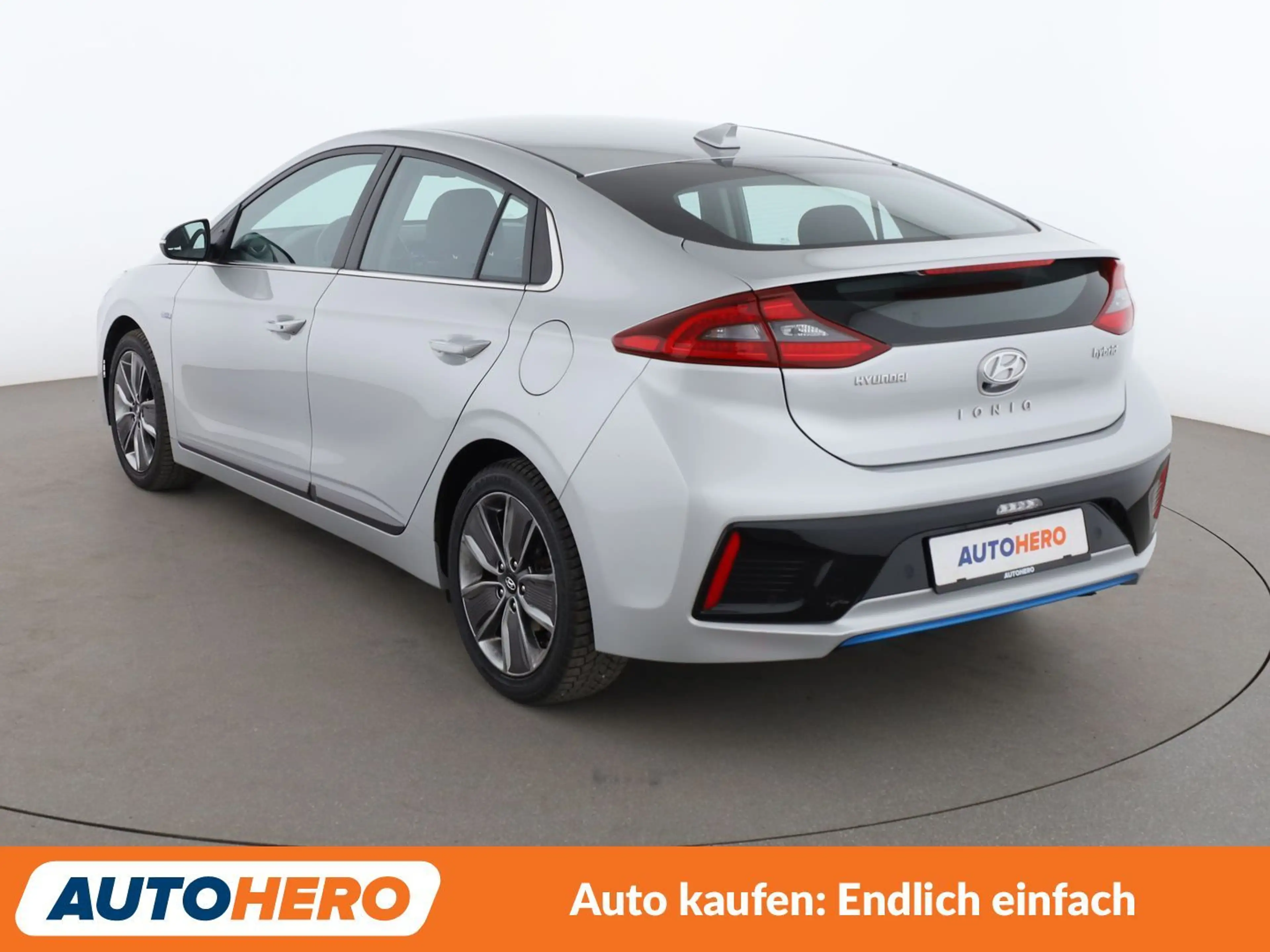 Hyundai IONIQ 1.6 Hybrid Style Aut.*NAVI*ACC*XENON*PDC* — photo 4