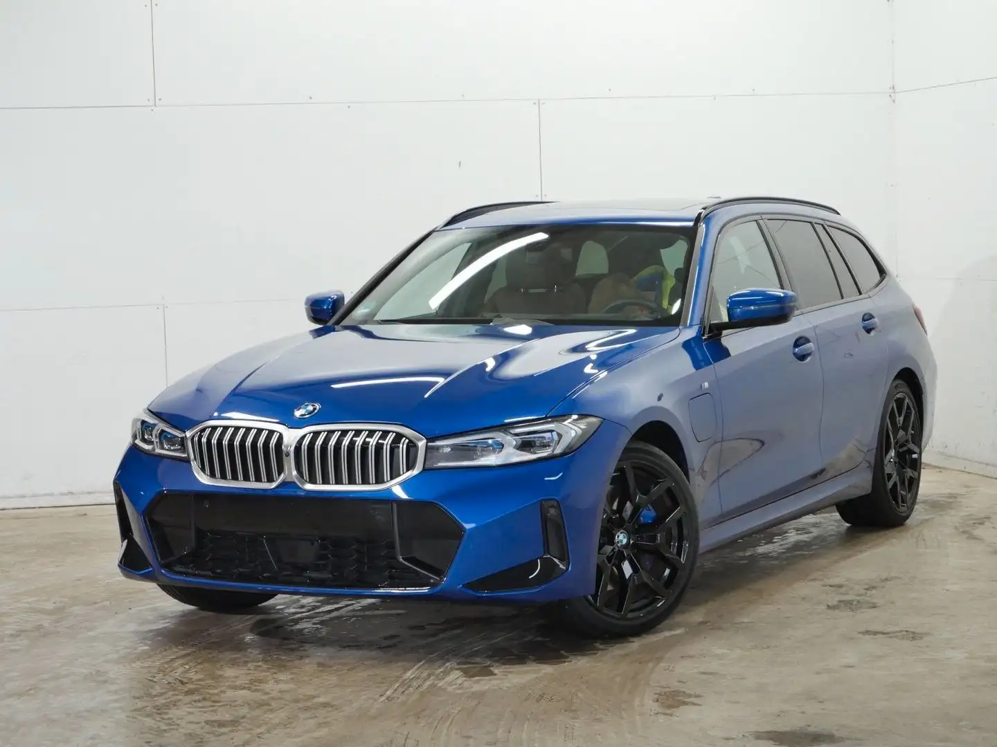 BMW 330 e Touring xDrive M Sport ACC LRHZ PANO FL2 Blau - 2