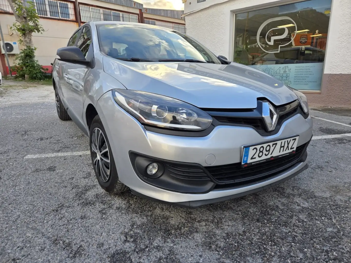 Renault Megane 1.5dCi Business 95 Plateado - 1