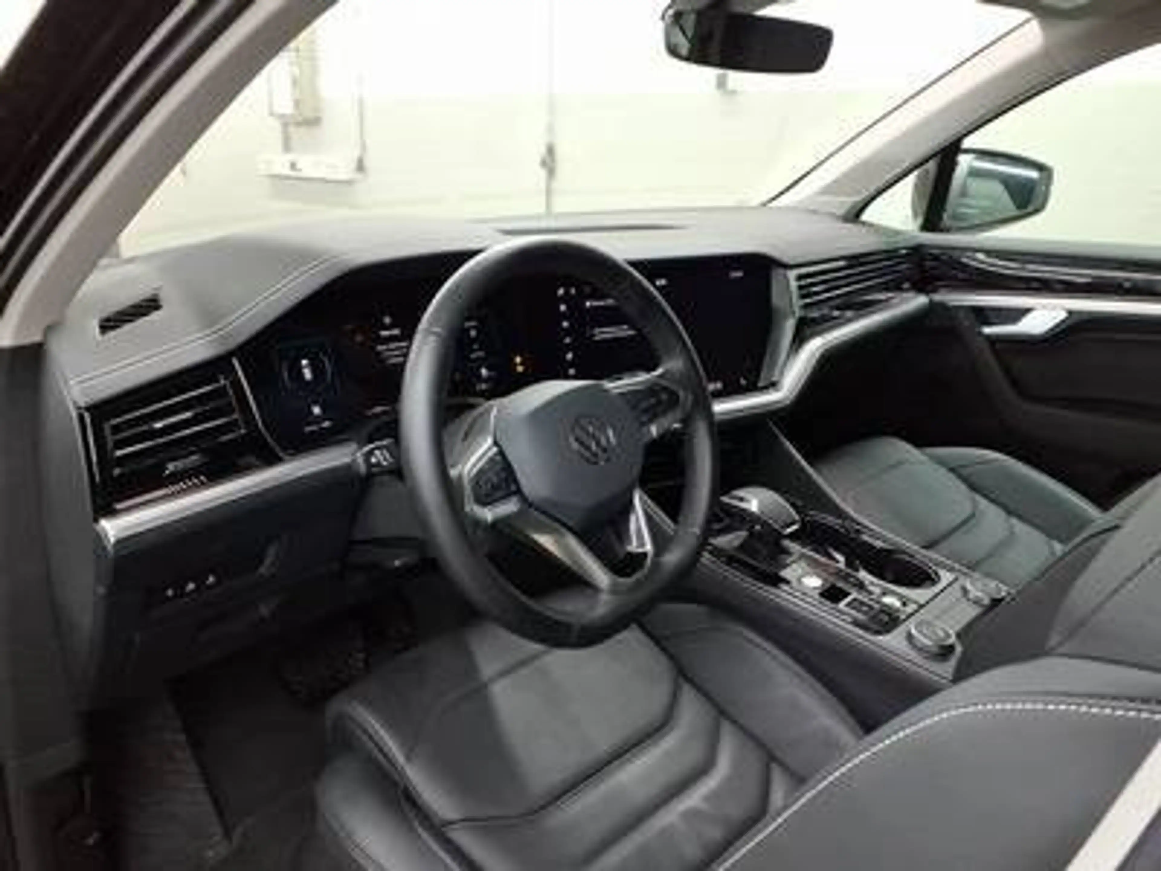 Volkswagen Touareg Elegance 3.0TDI +AHK+LUFT+TRAVEL+ — photo 4