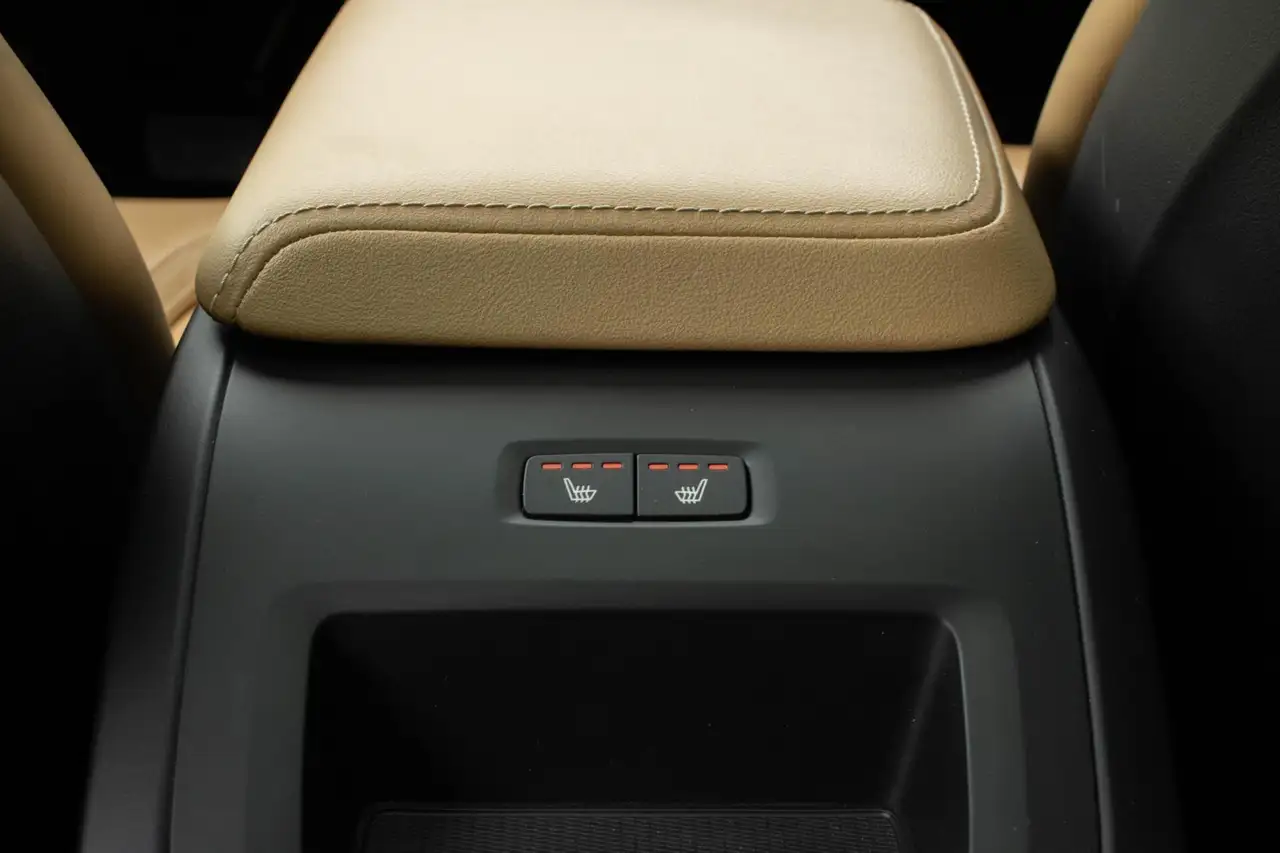 Volvo XC60 2.0 T6 Plug-in hybrid AWD Ultimate Dark Luchtverin, миниатюра 28