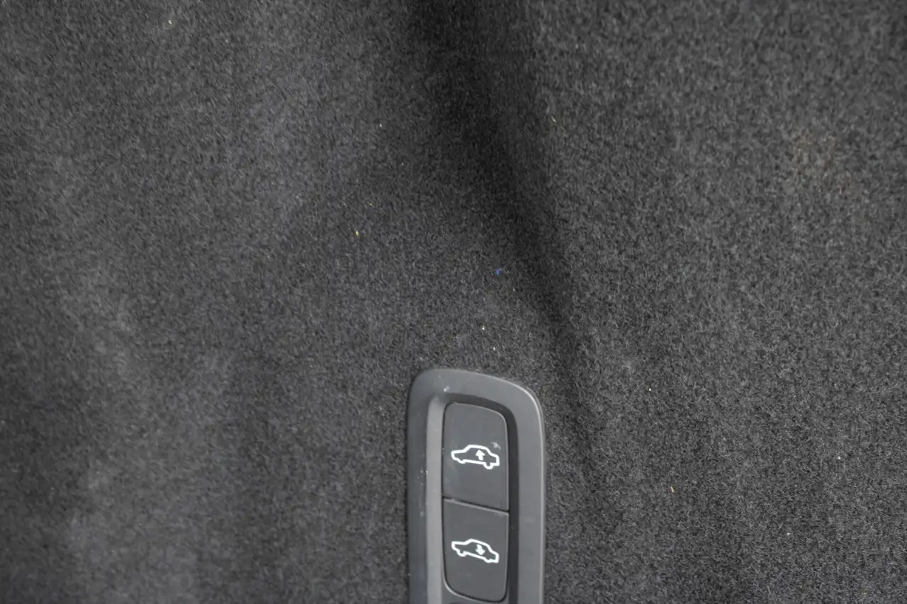 Volvo XC60 2.0 T6 Plug-in hybrid AWD Ultimate Dark Luchtverin, миниатюра 29