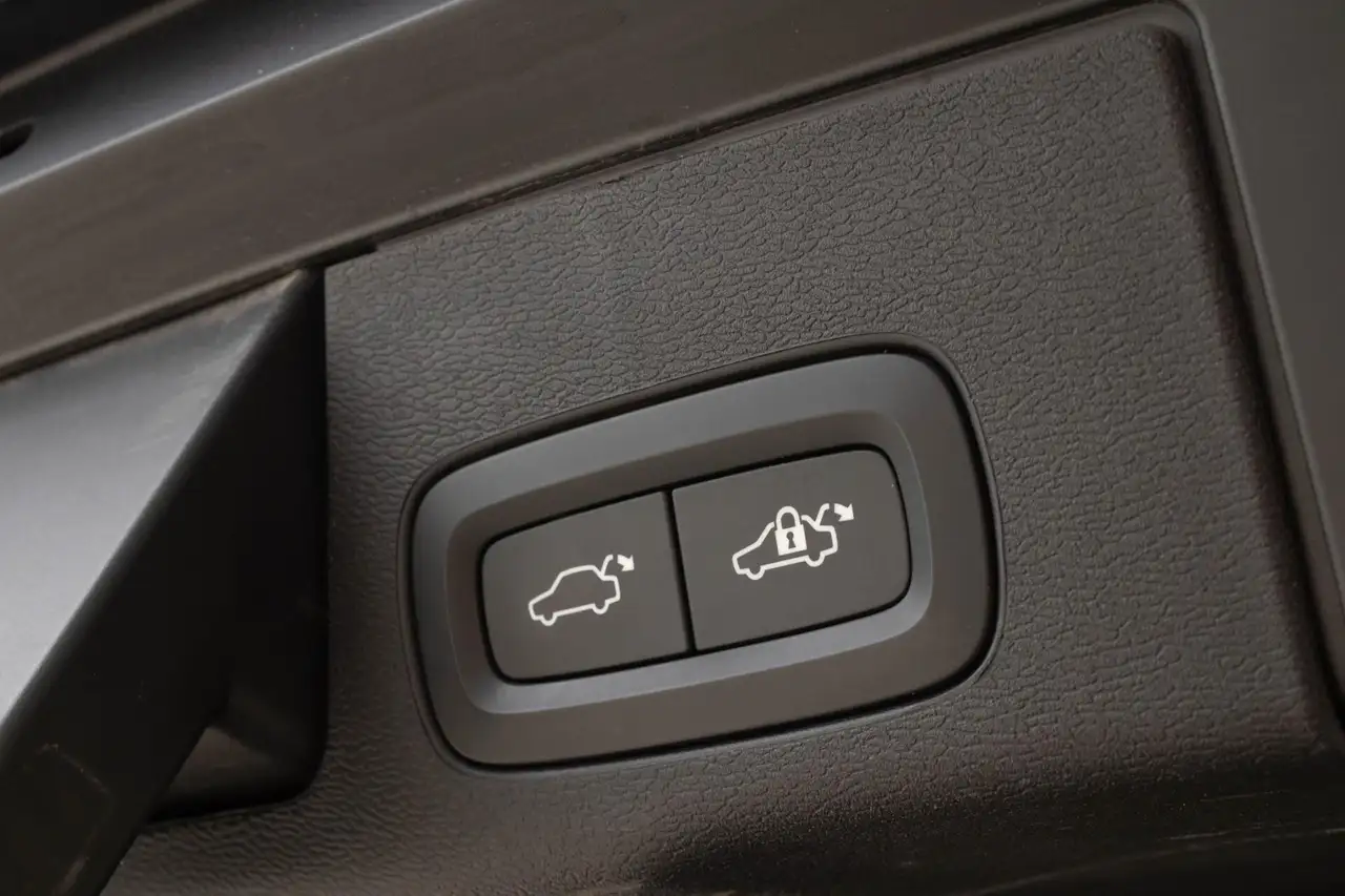 Volvo XC60 2.0 T6 Plug-in hybrid AWD Ultimate Dark Luchtverin, миниатюра 30