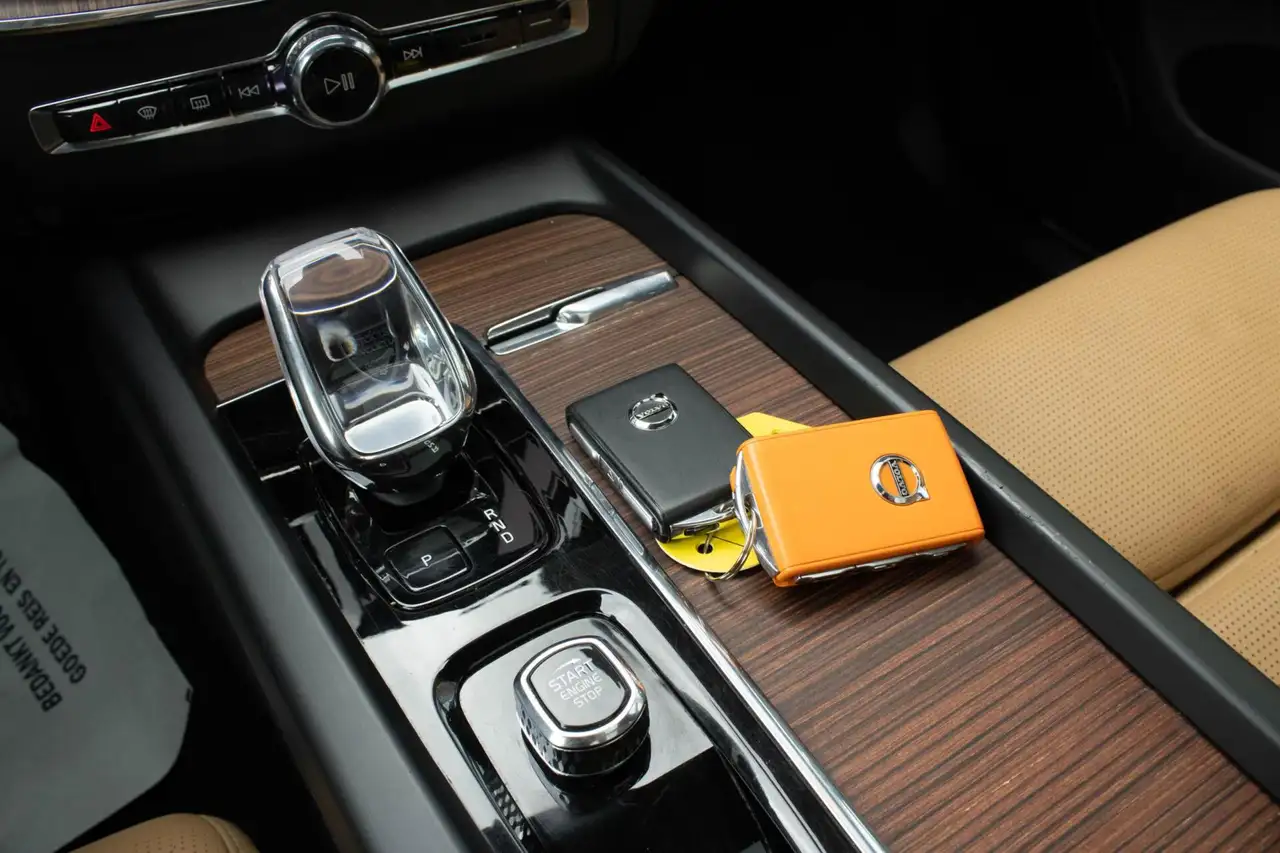 Volvo XC60 2.0 T6 Plug-in hybrid AWD Ultimate Dark Luchtverin, миниатюра 26