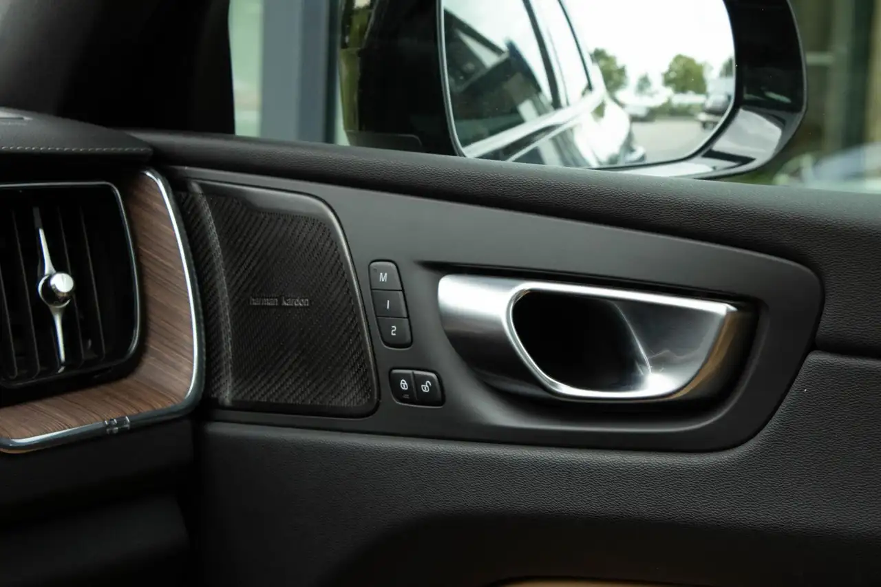Volvo XC60 2.0 T6 Plug-in hybrid AWD Ultimate Dark Luchtverin, миниатюра 23