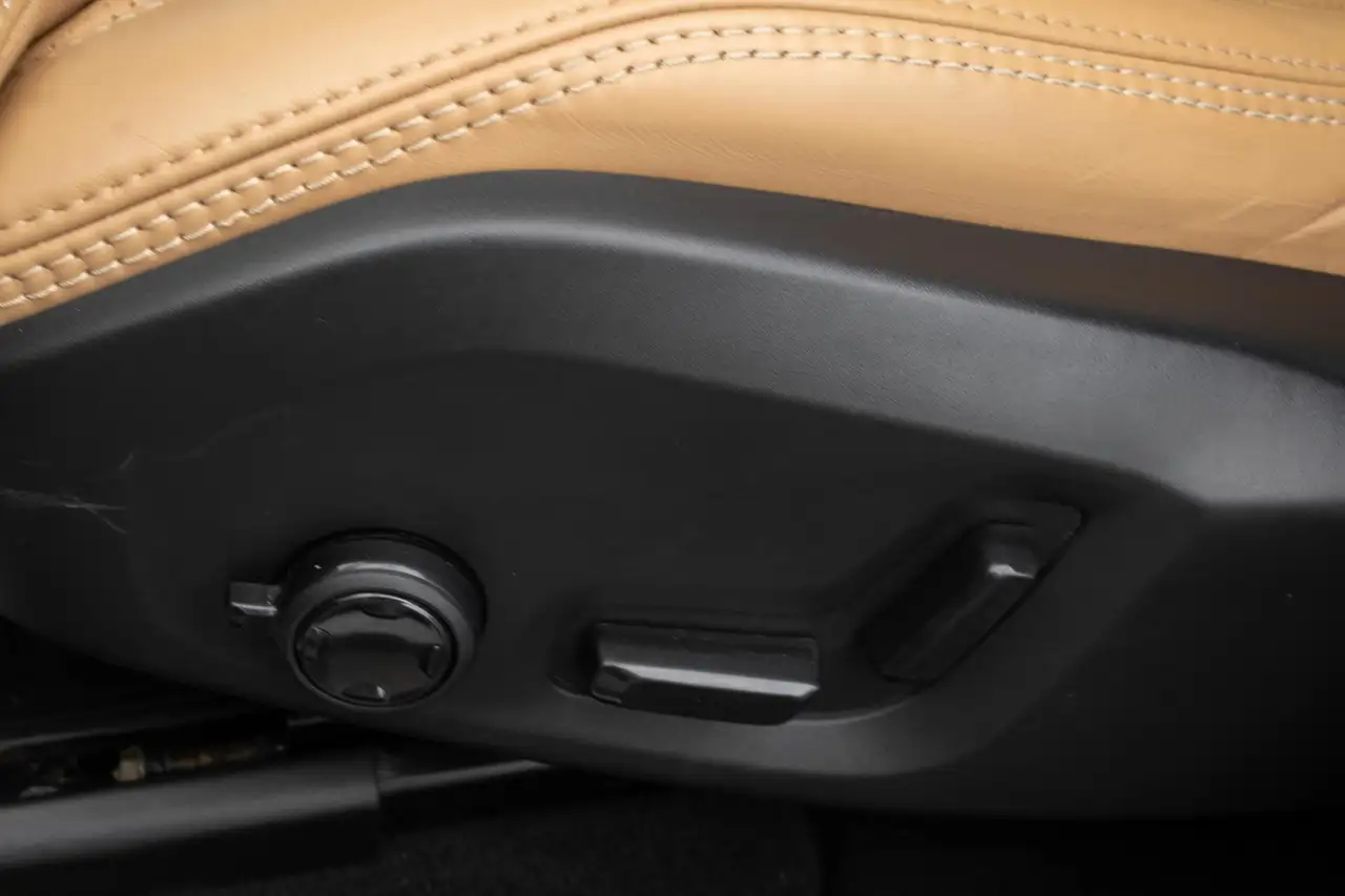 Volvo XC60 2.0 T6 Plug-in hybrid AWD Ultimate Dark Luchtverin, миниатюра 24