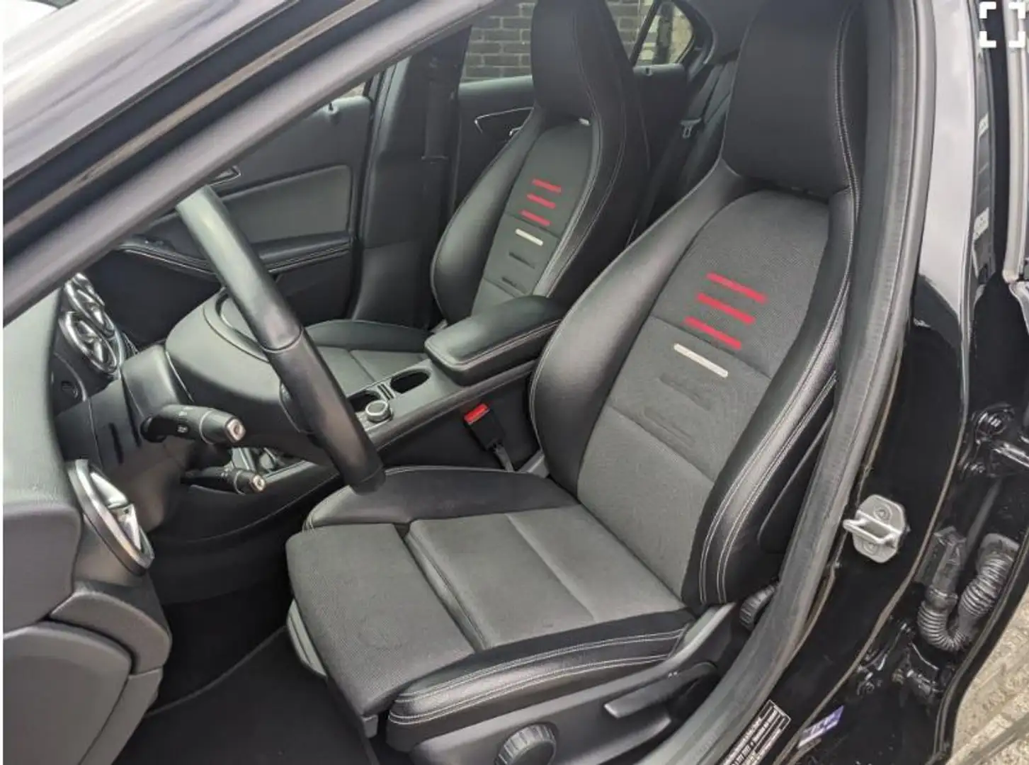 Mercedes-Benz A 160 Hatchback AMG Line | Klimaatregeling | Cruise Cont Zwart - 2