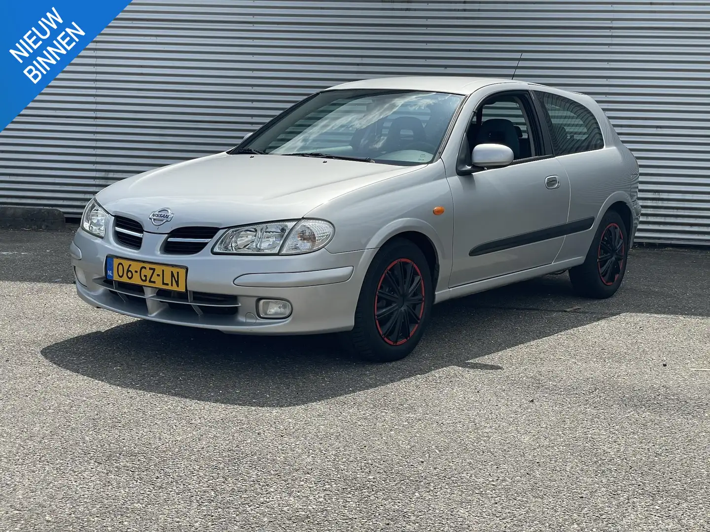 Nissan Almera 1.8 Ambience AUTOMAAT Gris - 1
