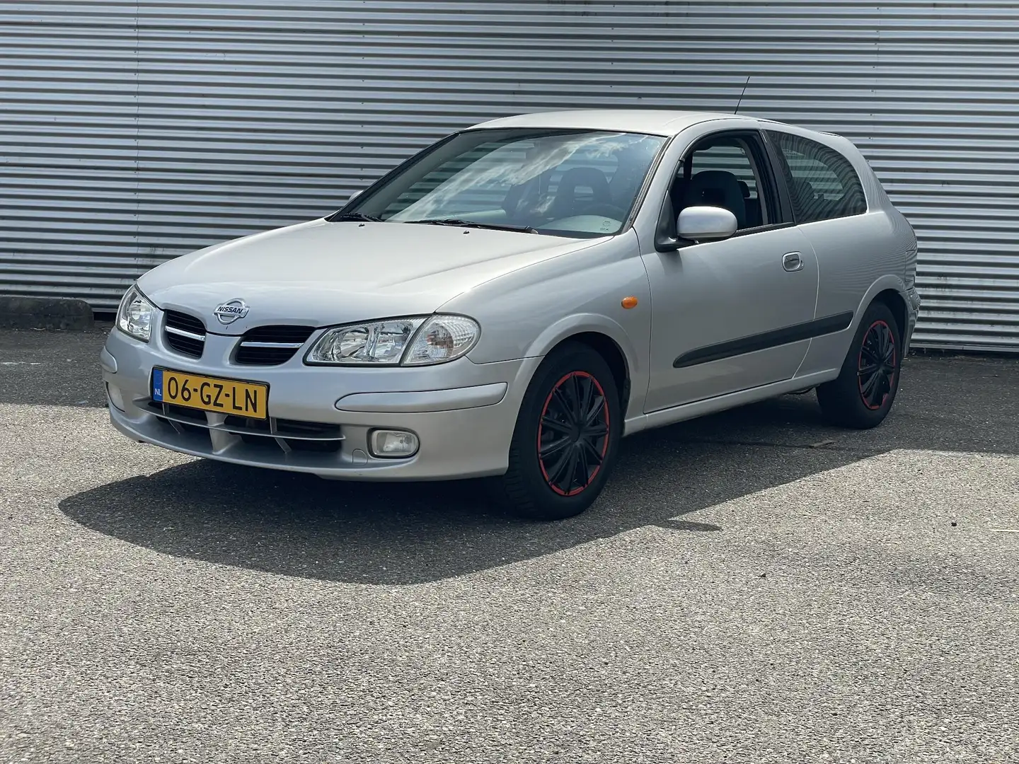 Nissan Almera 1.8 Ambience AUTOMAAT Grau - 1