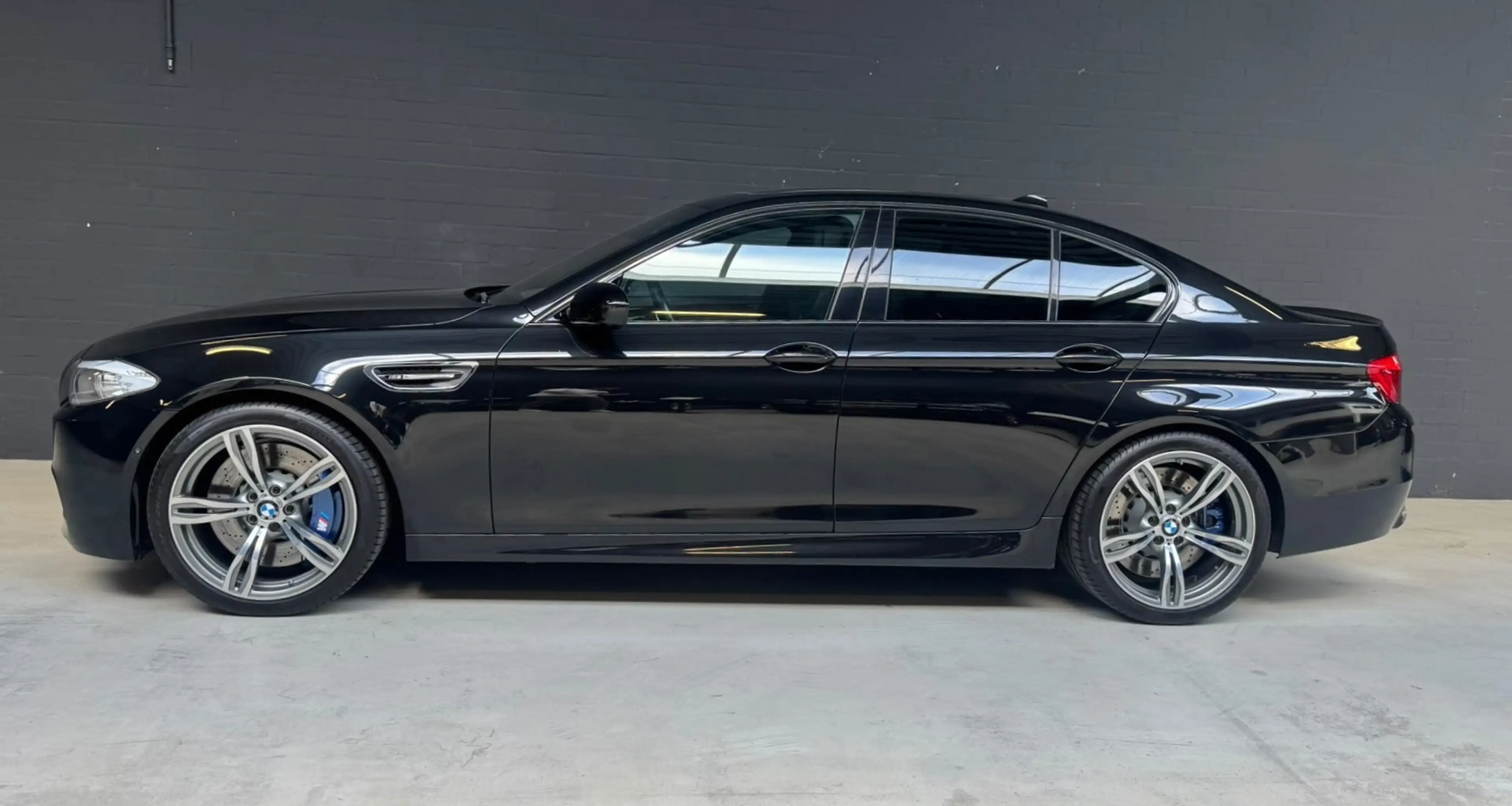 BMW M5 5-serie F10 V8 Sedan Akrapovic — photo 3