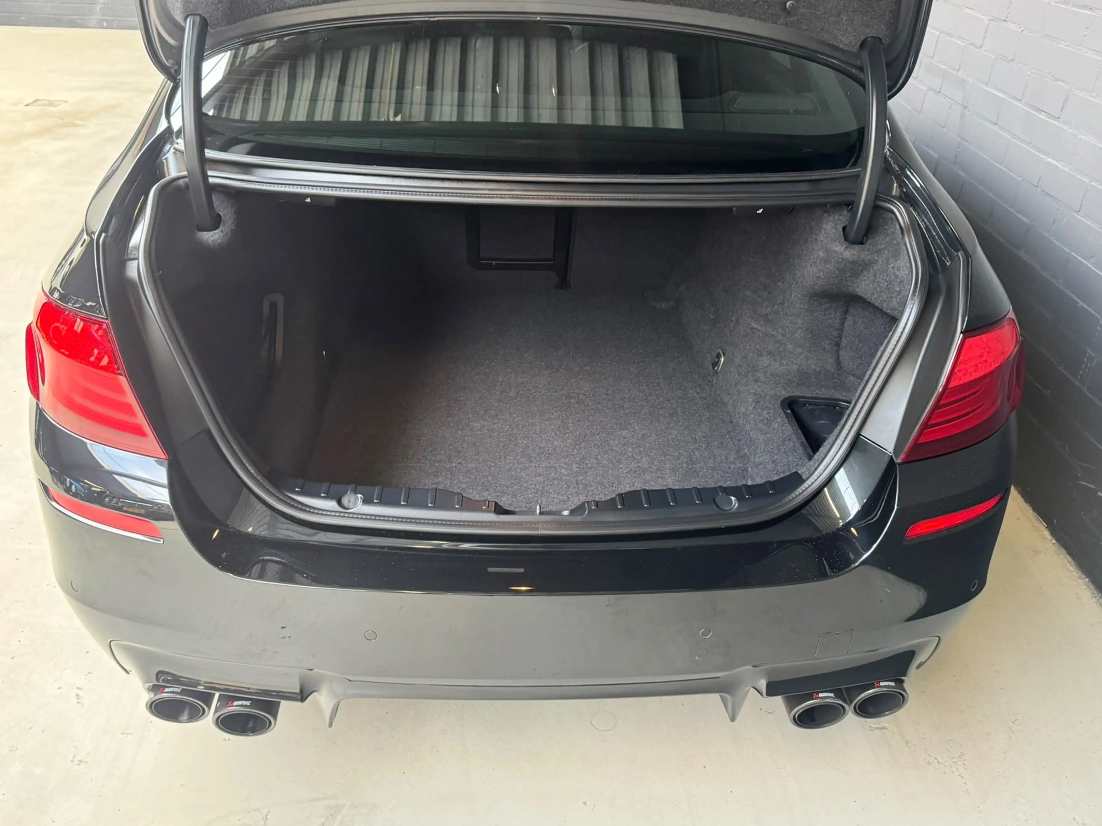 BMW M5 5-serie F10 V8 Sedan Akrapovic — photo 14