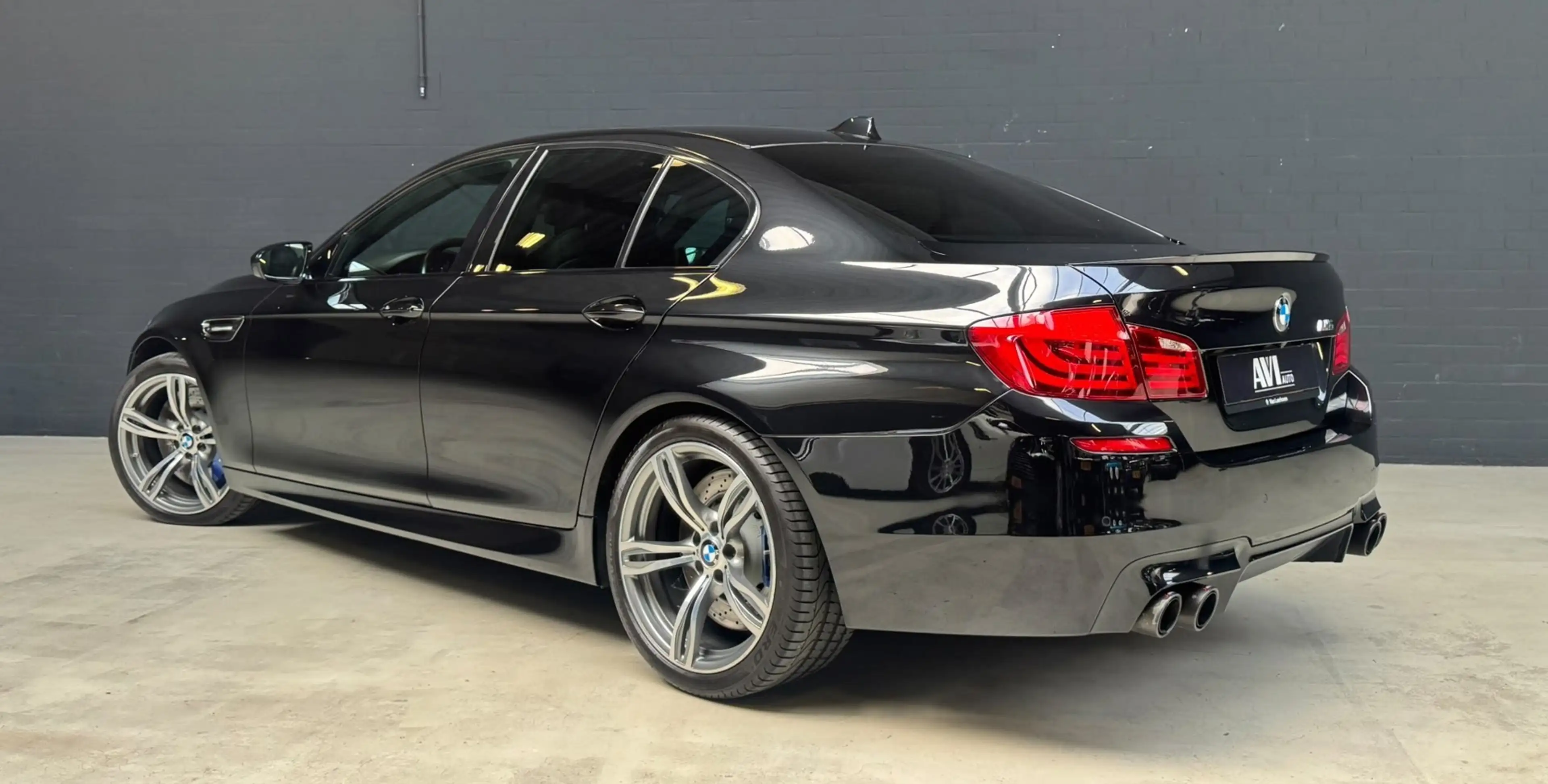 BMW M5 5-serie F10 V8 Sedan Akrapovic — photo 4
