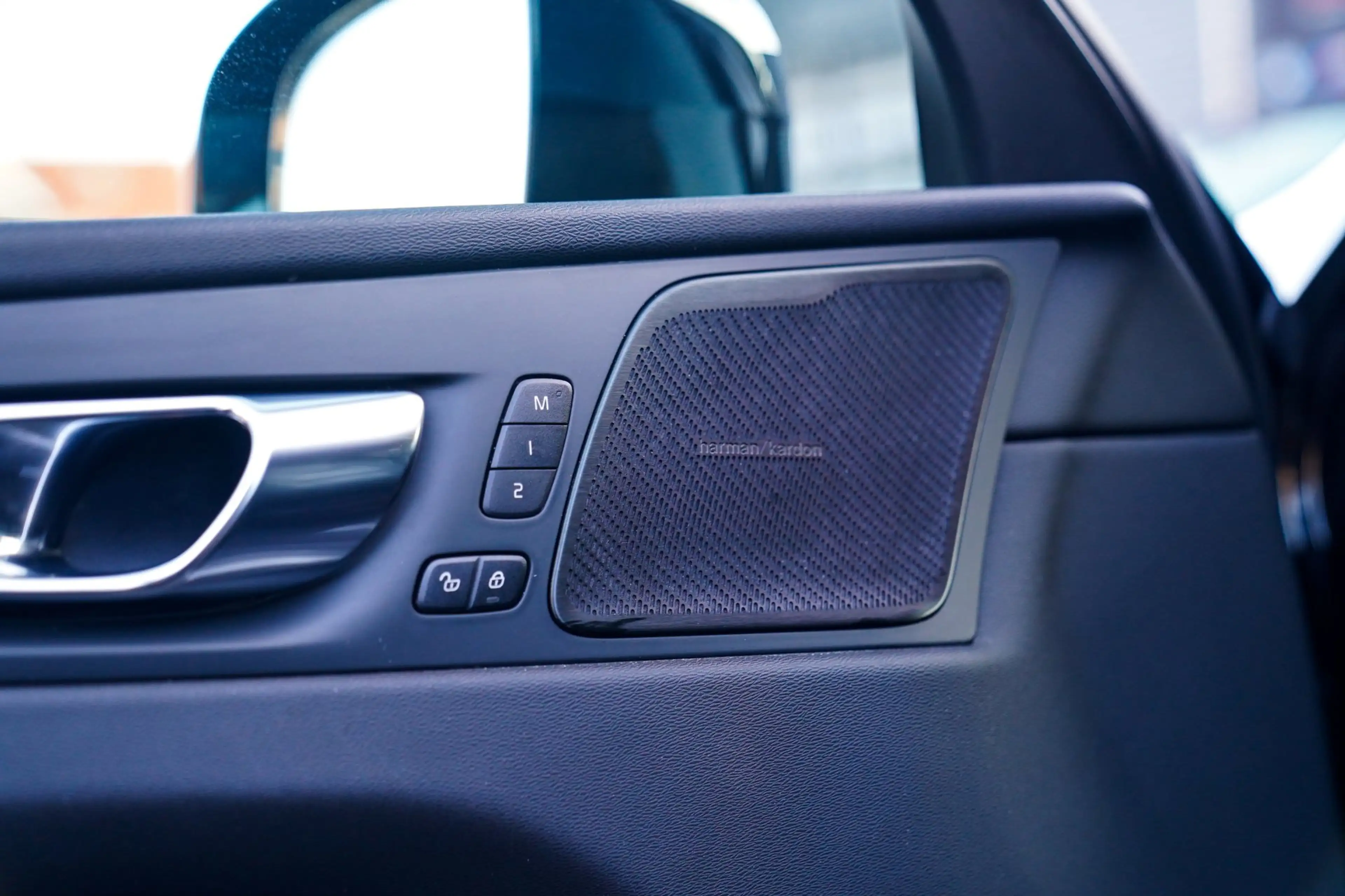 Volvo XC60 2.0 Recharge T8 AWD Inscription | Head Up Display — photo 36