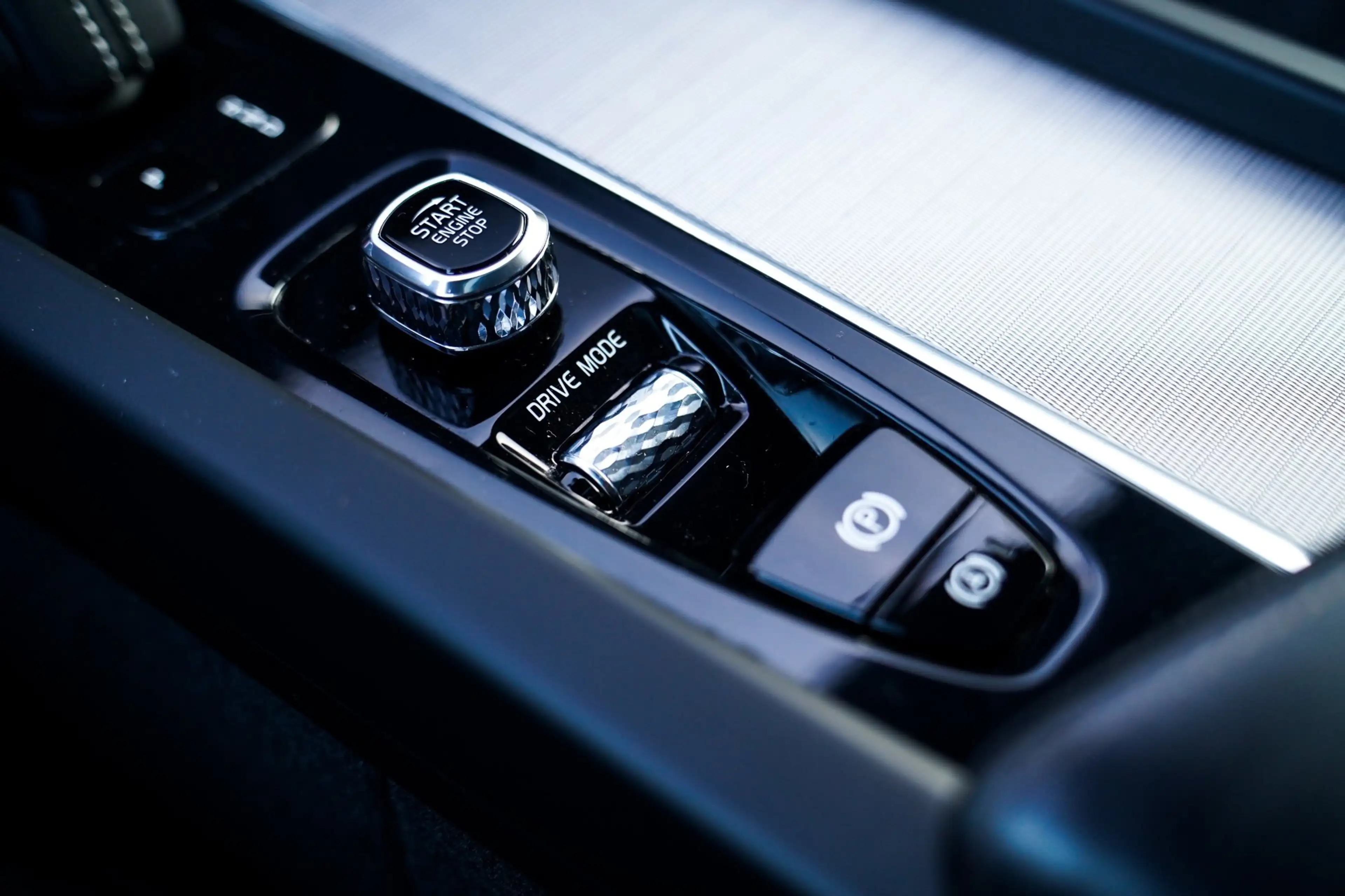 Volvo XC60 2.0 Recharge T8 AWD Inscription | Head Up Display — photo 44