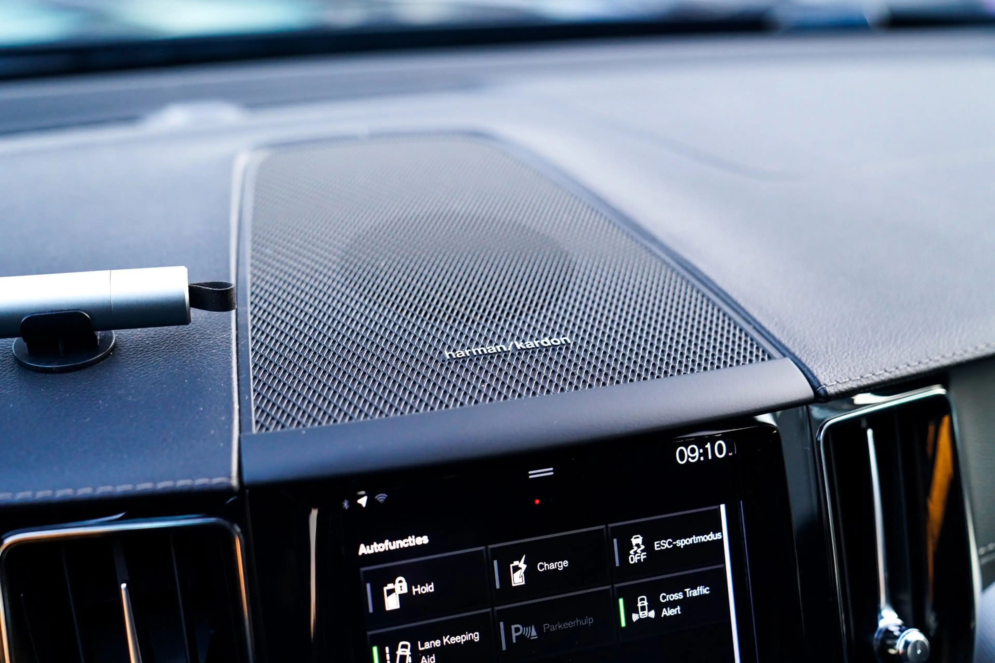 Volvo XC60 2.0 Recharge T8 AWD Inscription | Head Up Display — photo 4