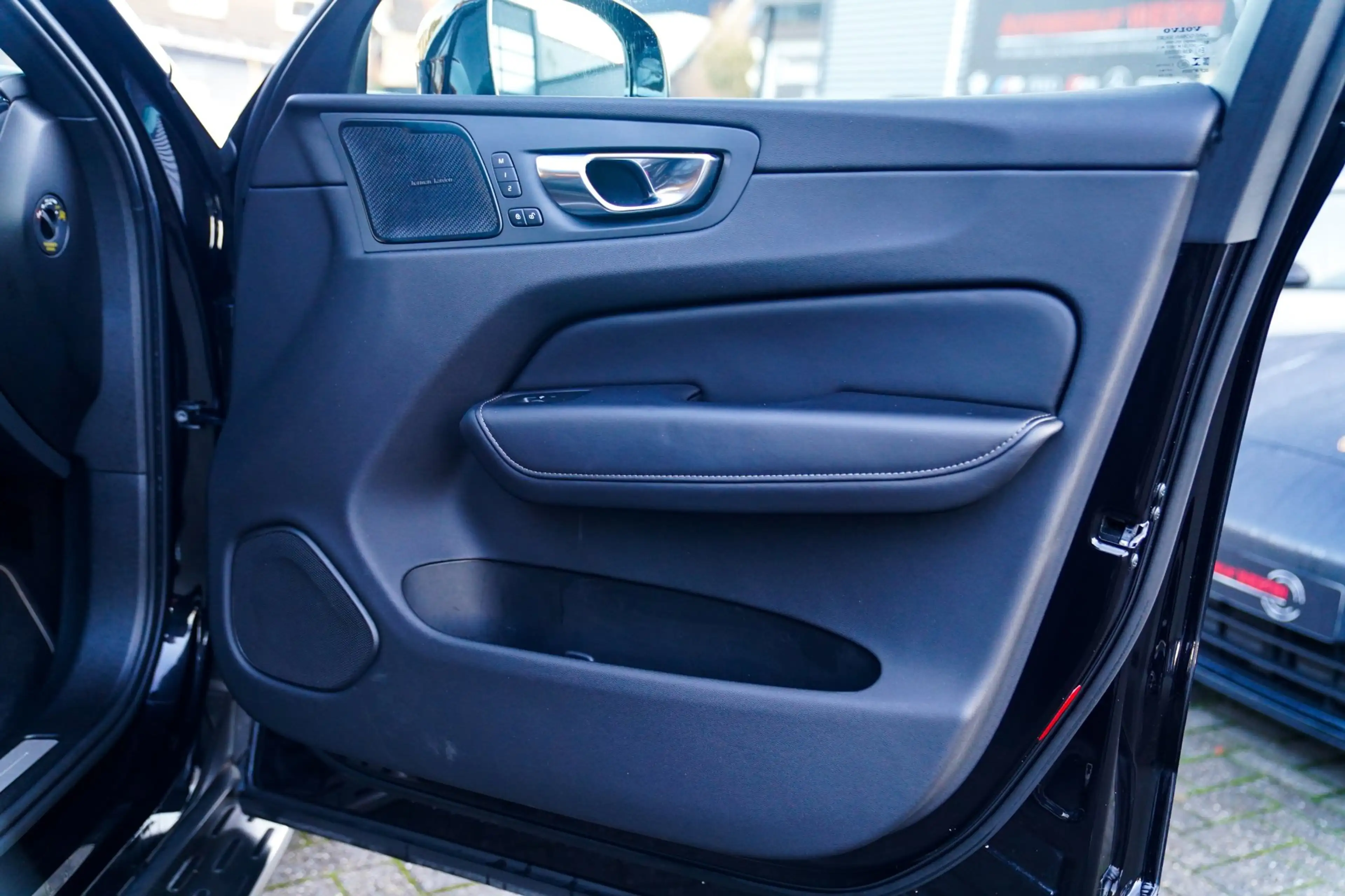 Volvo XC60 2.0 Recharge T8 AWD Inscription | Head Up Display — photo 31