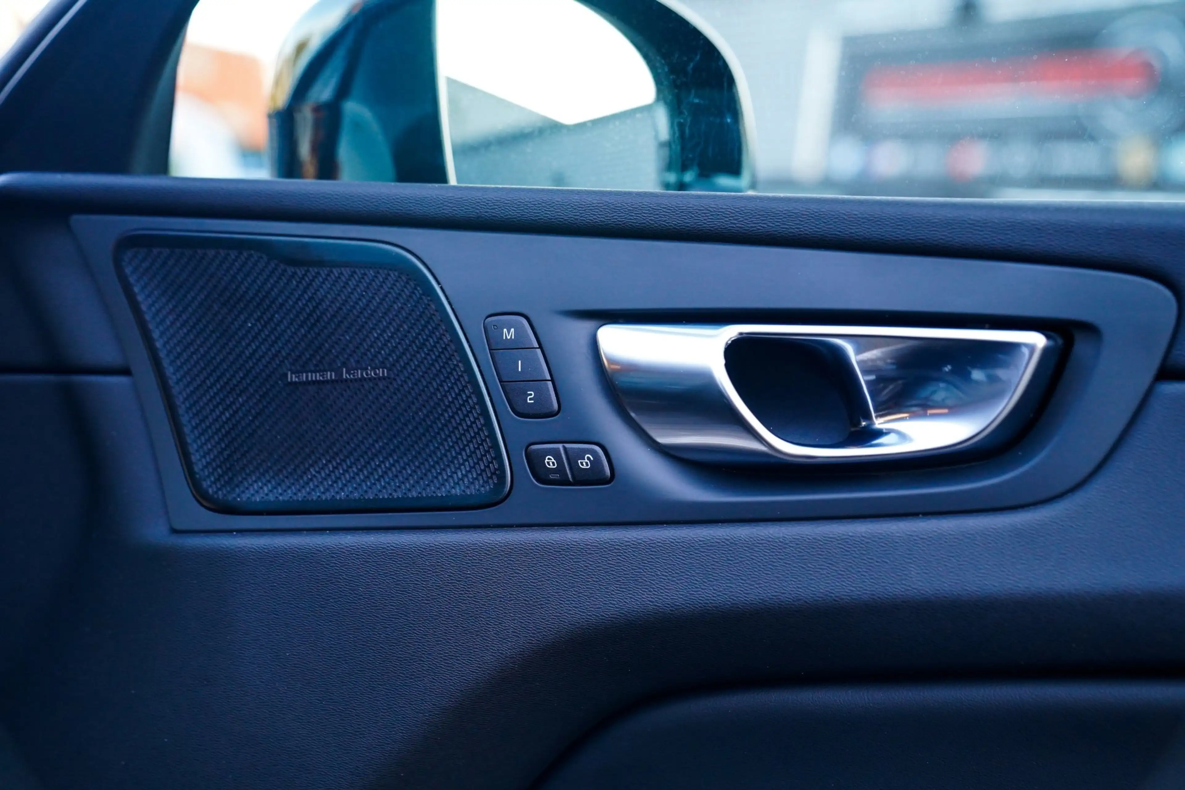 Volvo XC60 2.0 Recharge T8 AWD Inscription | Head Up Display — photo 32