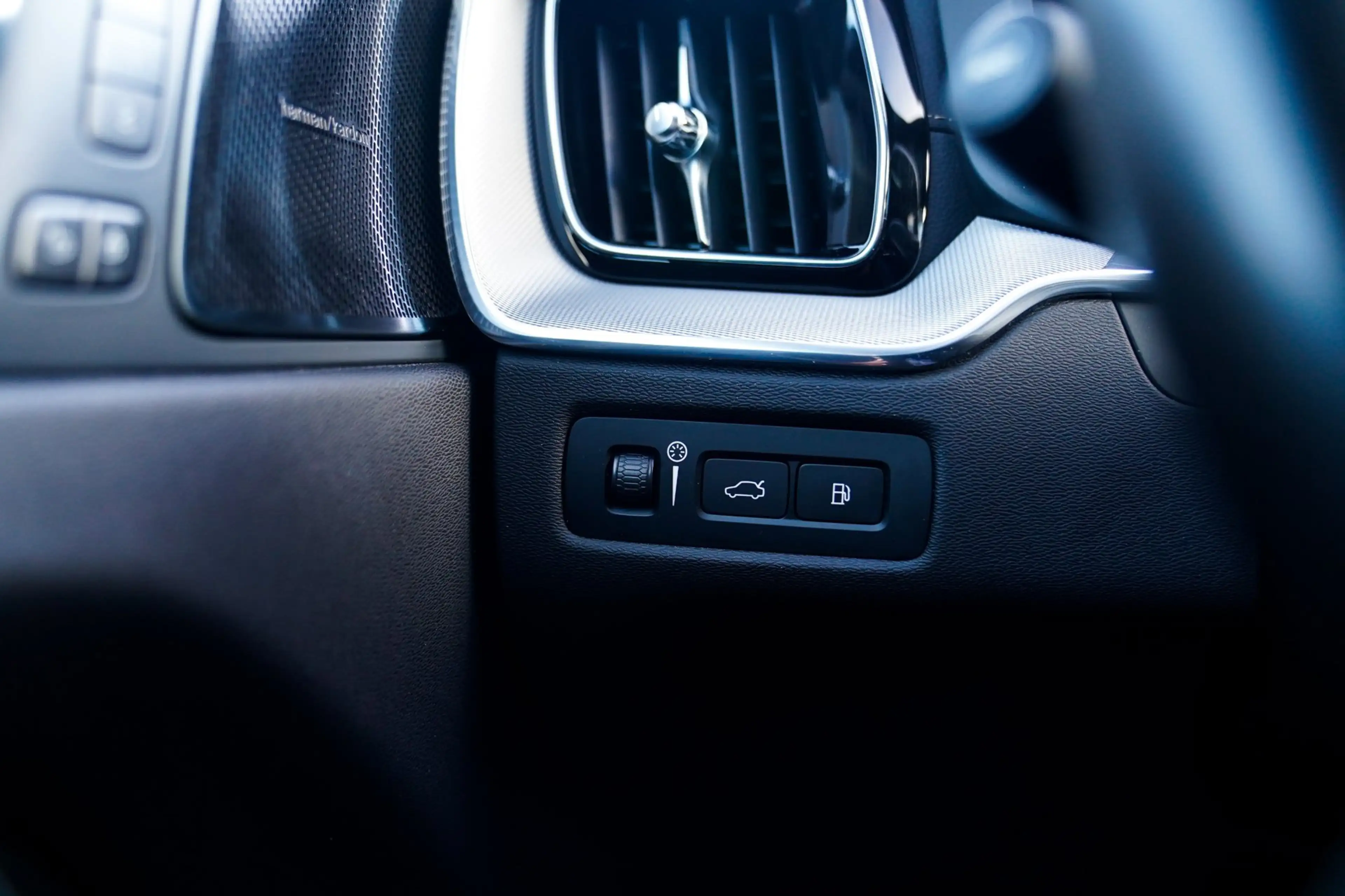 Volvo XC60 2.0 Recharge T8 AWD Inscription | Head Up Display — photo 38