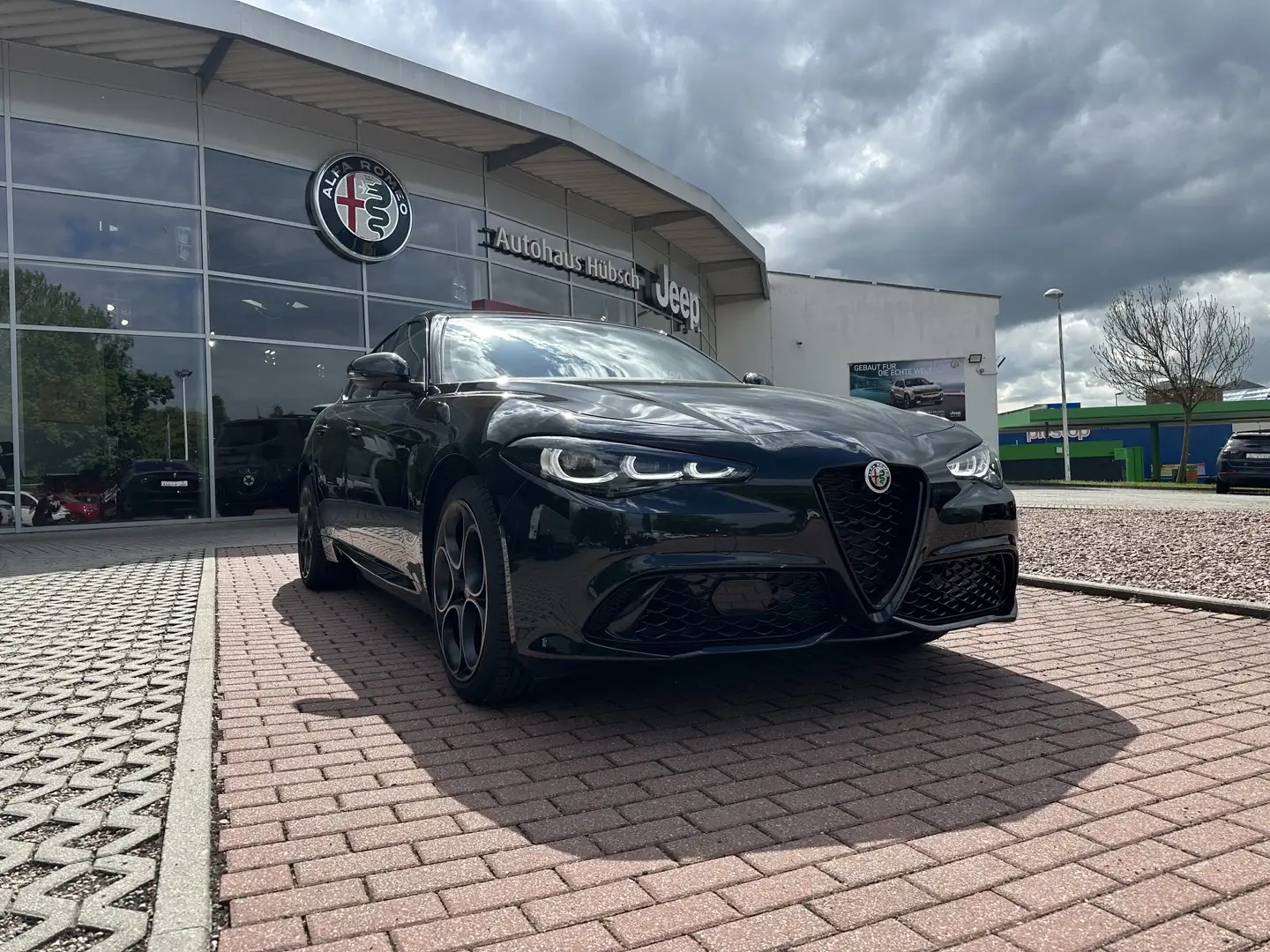 Alfa Romeo Giulia Intensa Q4 Sondermodel Černá - 1