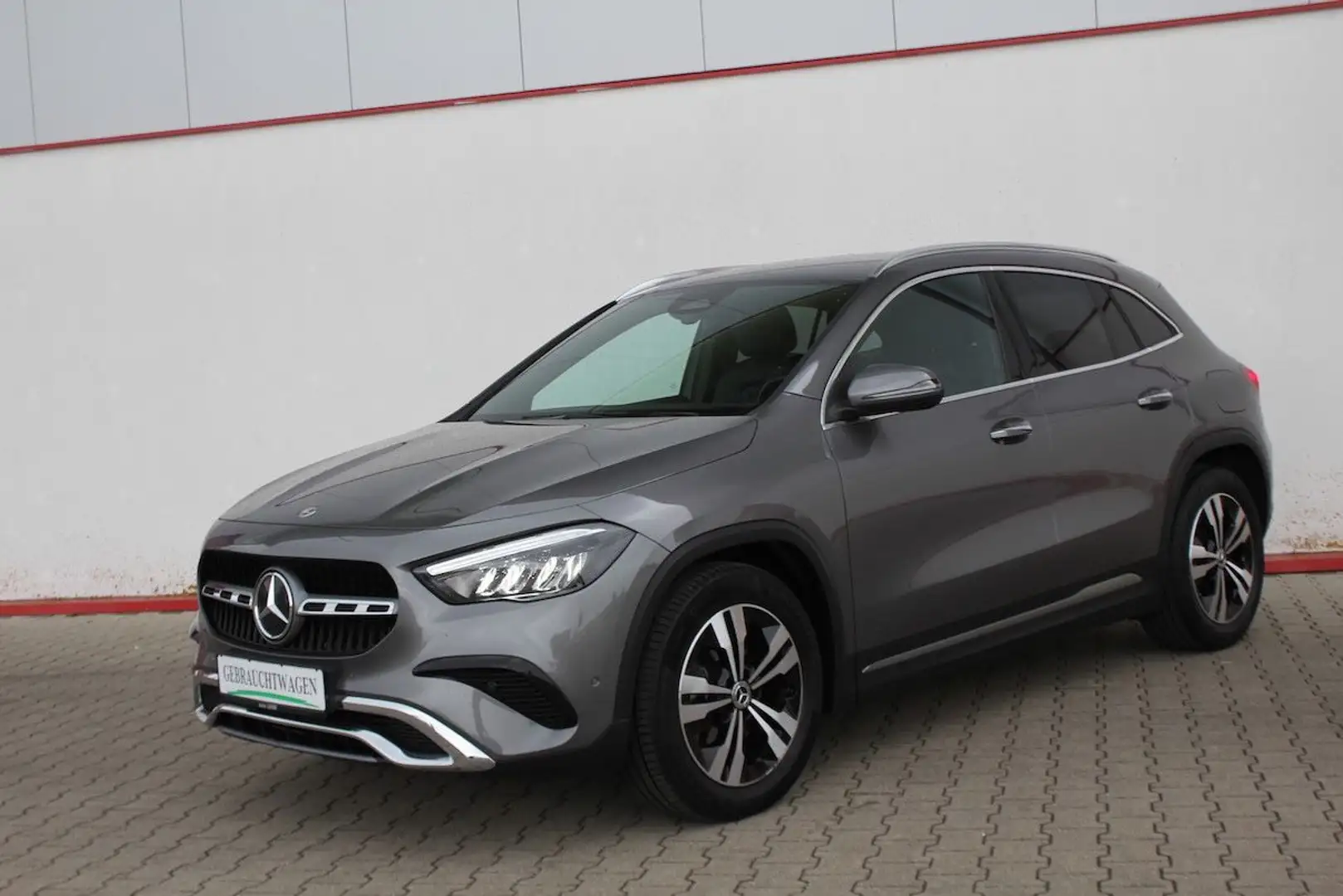 Mercedes-Benz GLA 180 d Progressive Line WideScreen 458 Keyless Grau - 2