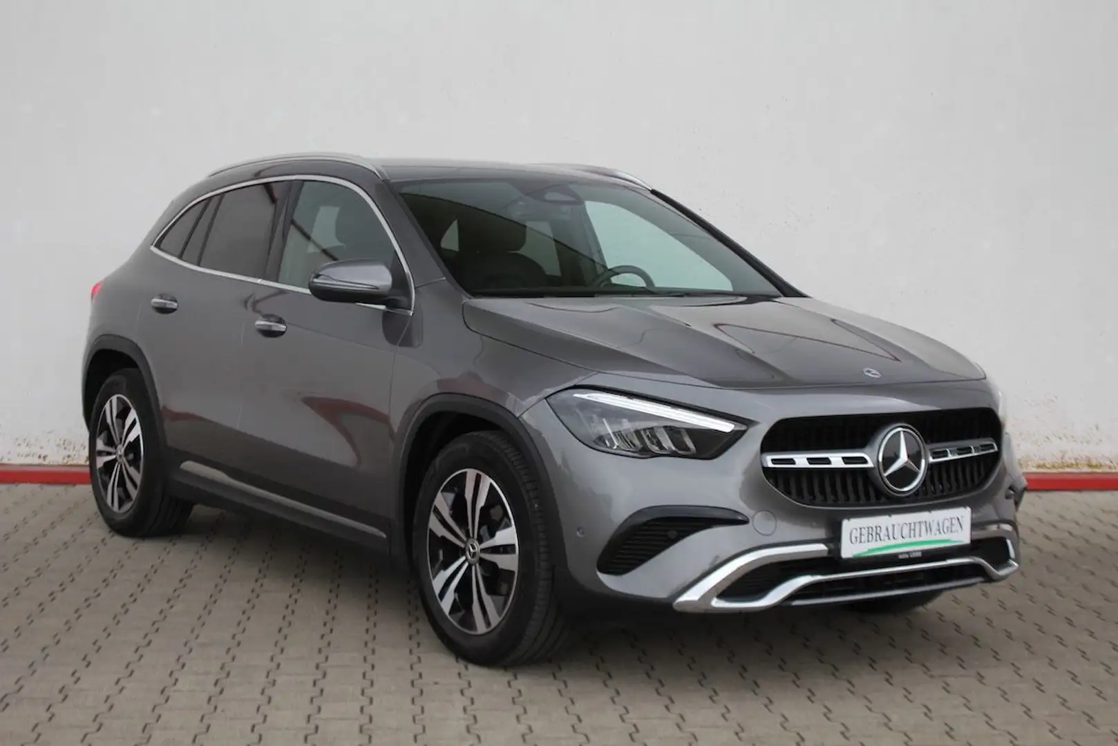 Mercedes-Benz GLA 180 d Progressive Line WideScreen 458 Keyless Grau - 1