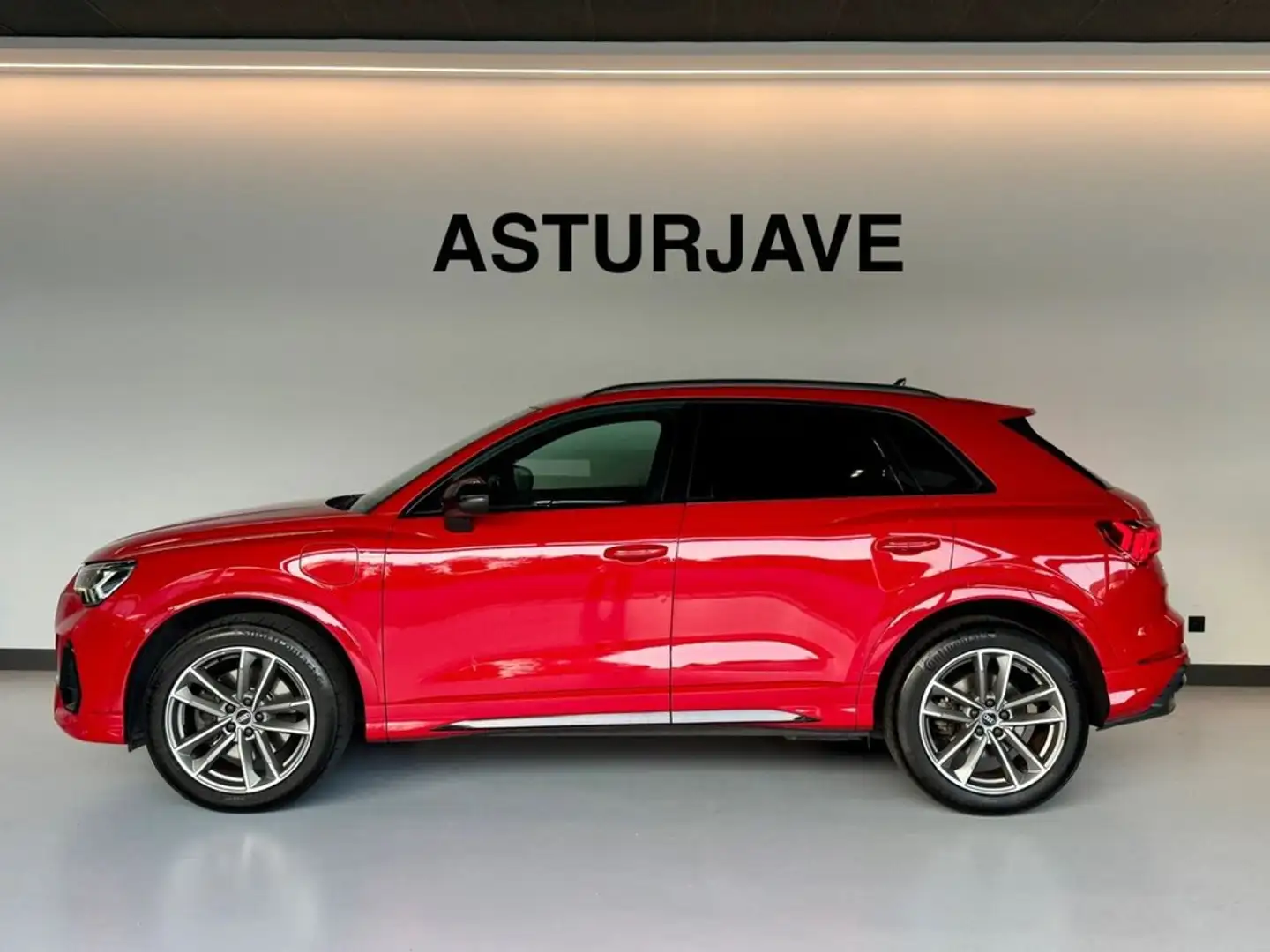 Audi Q3 45 TFSI e 180kW S tronic S Line Rojo - 1