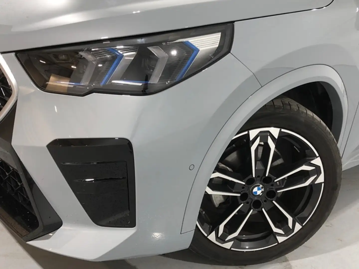 BMW X2 sDrive 18dA Gris - 2