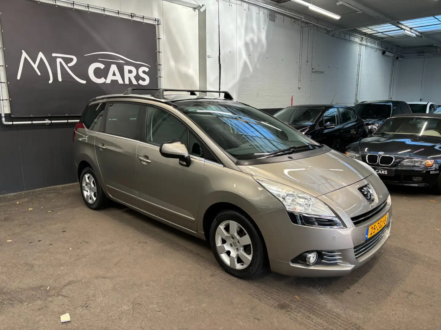 Peugeot 5008 1.6 THP Style Airco/Navi/Cruise Control Grijs - 2