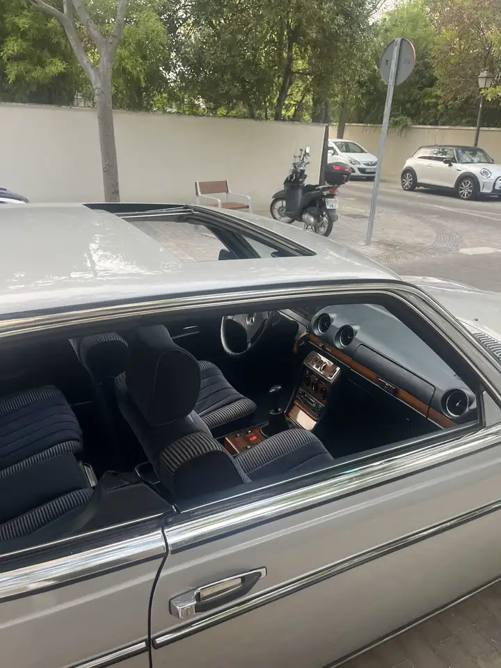 Mercedes-Benz 230 CE Coupé (C123) de 1982., foto 9