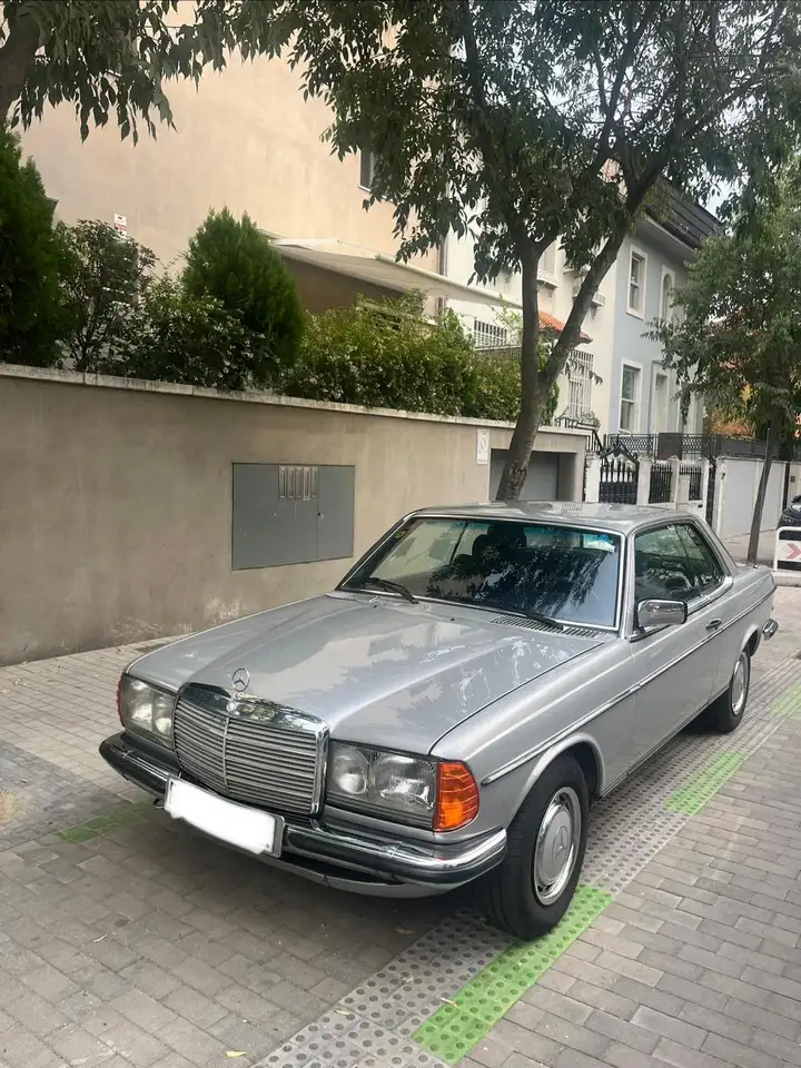 Mercedes-Benz 230 CE Coupé (C123) de 1982., foto 1