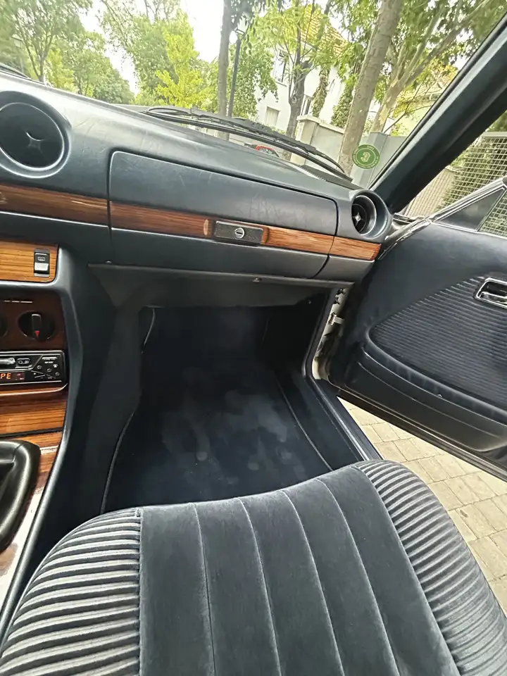 Mercedes-Benz 230 CE Coupé (C123) de 1982., foto 11